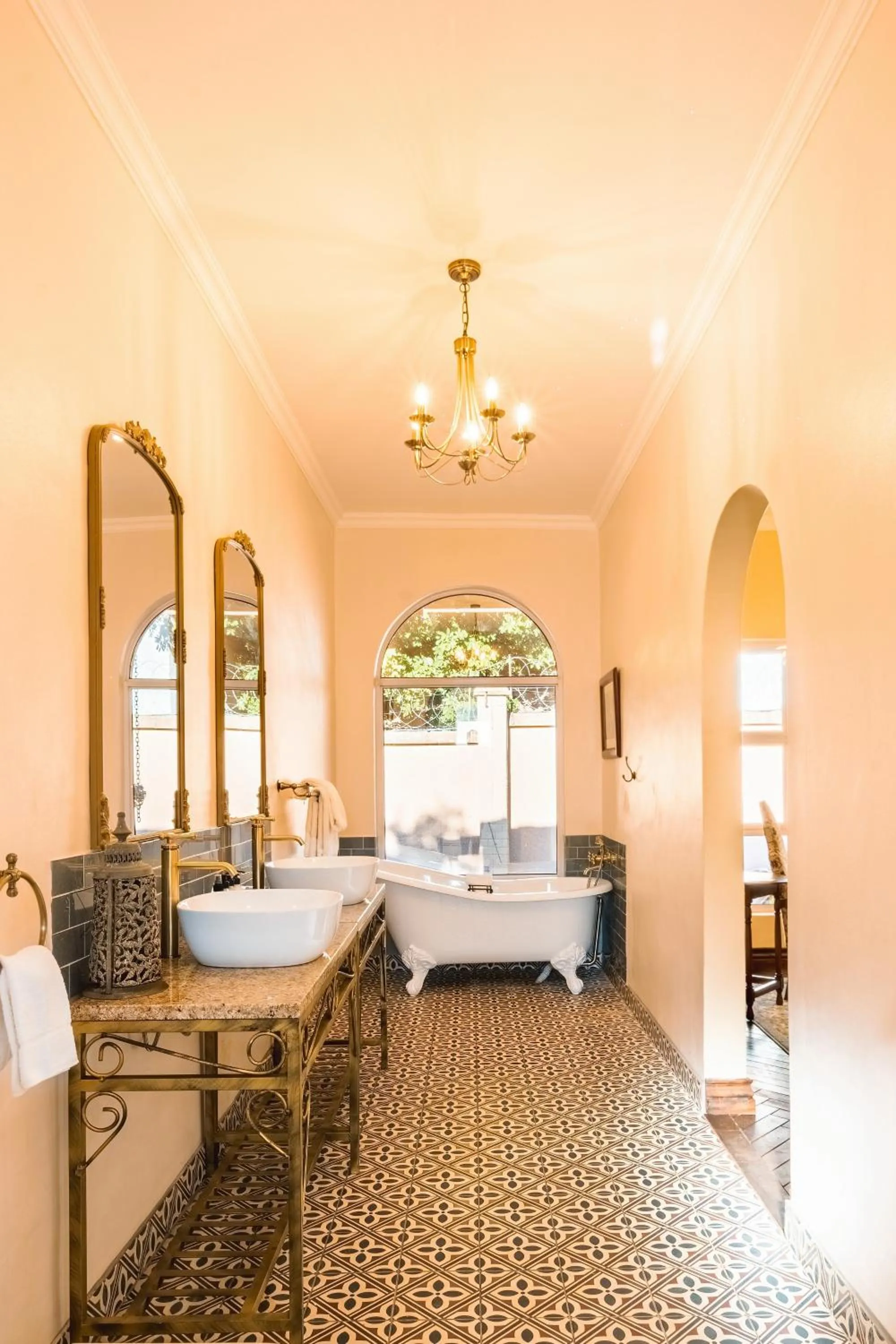 Bathroom, Bed in The Victorian Manor