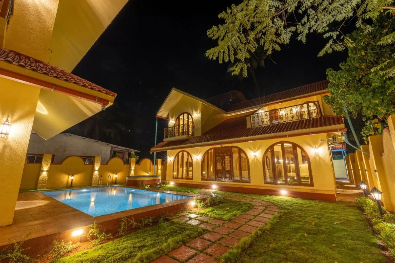 Property building in Ishaan Holiday Home