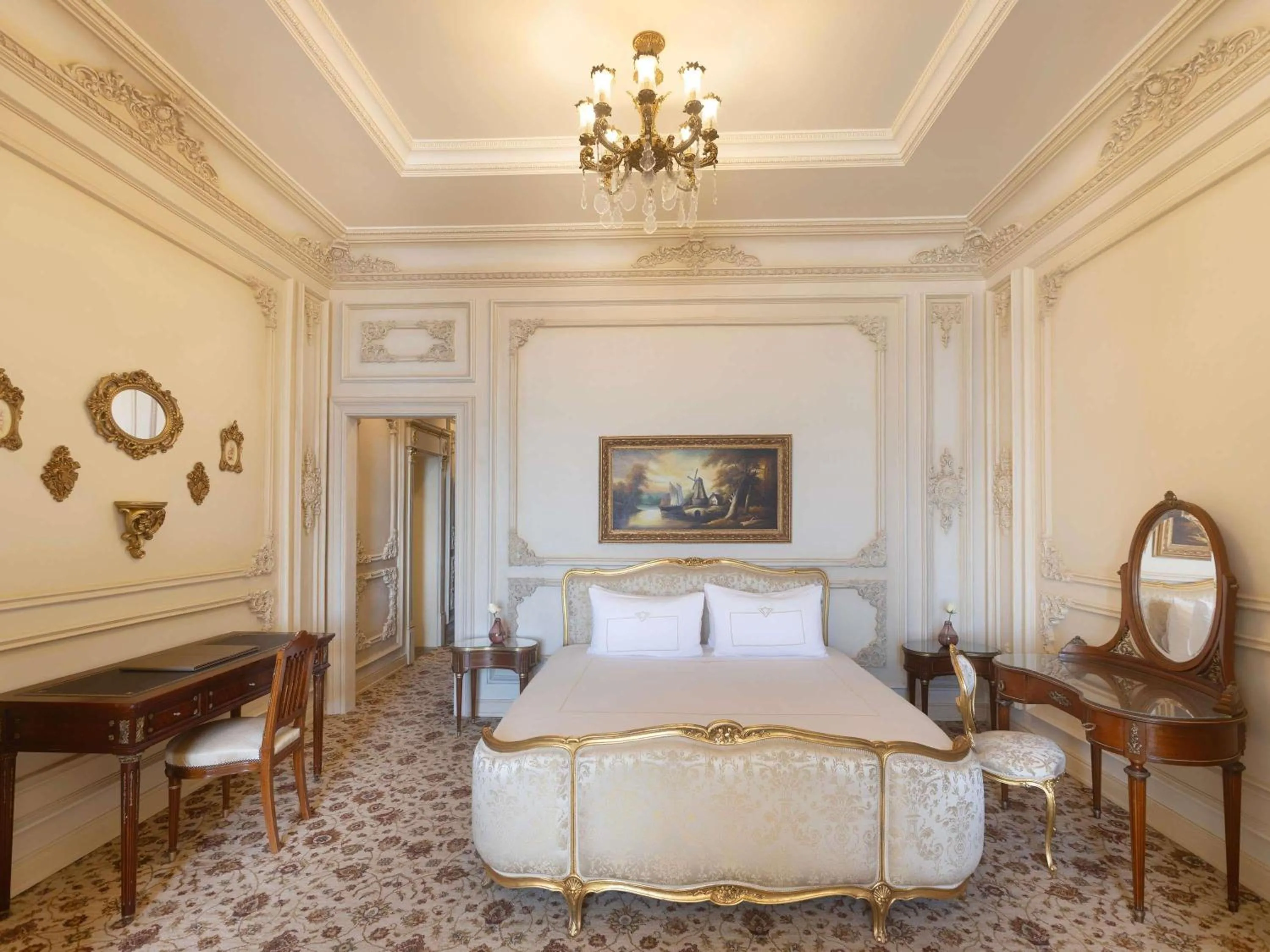 Bedroom, Bed in Rixos Montaza Alexandria