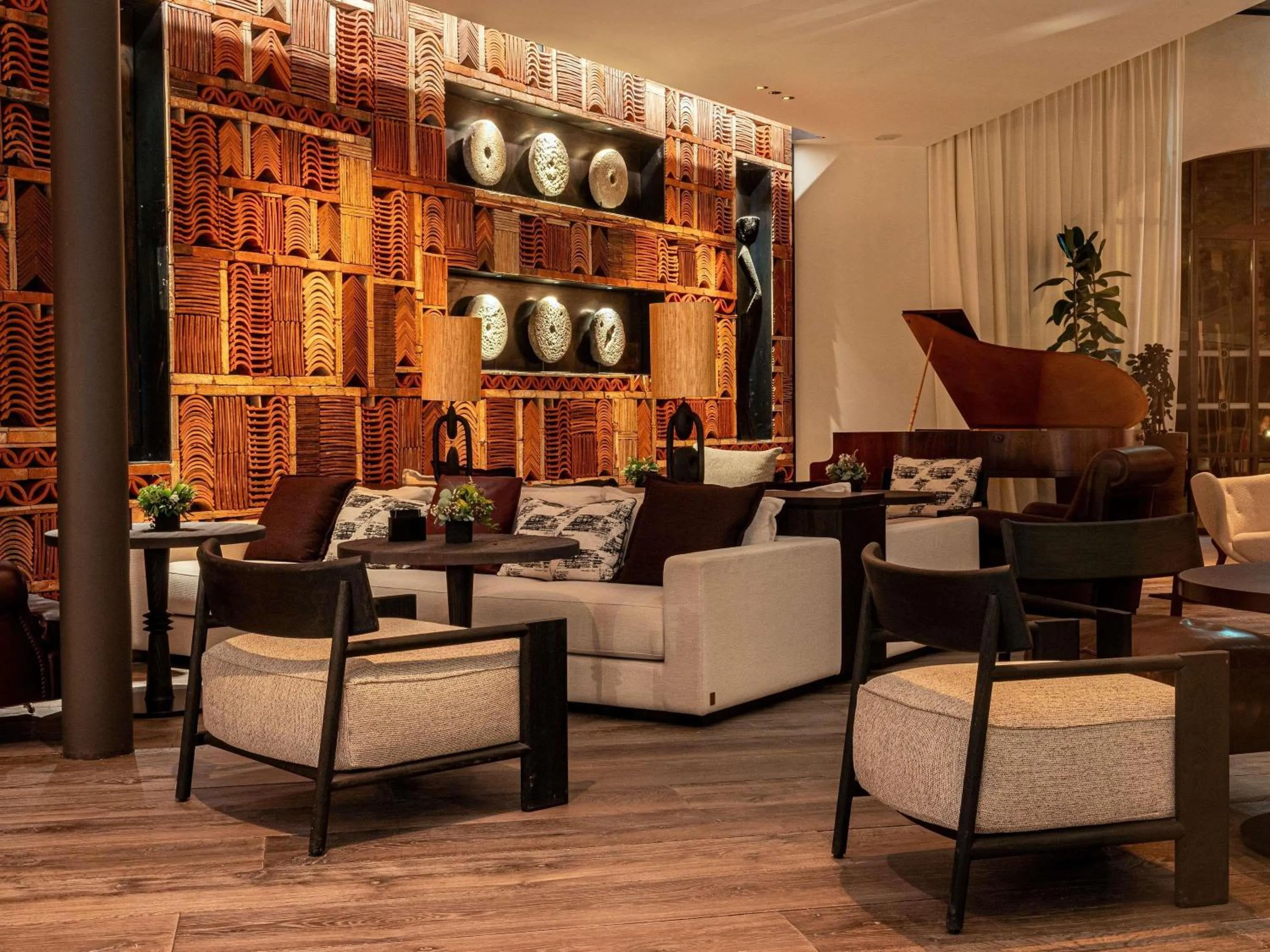 Lounge or bar in L'Isle de Leos Hotel & Spa - MGallery Collection