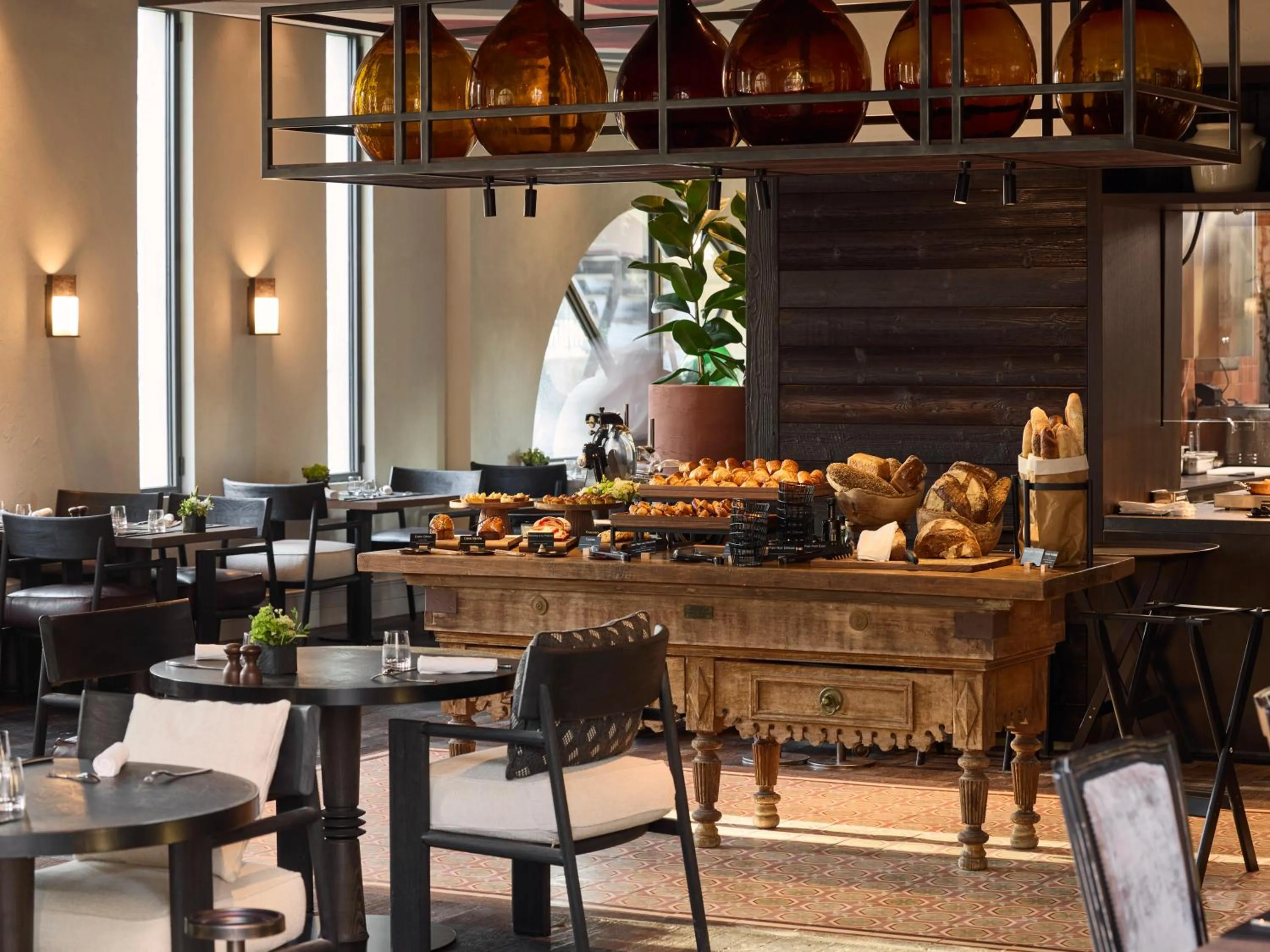 Restaurant/places to eat in L'Isle de Leos Hotel & Spa - MGallery Collection