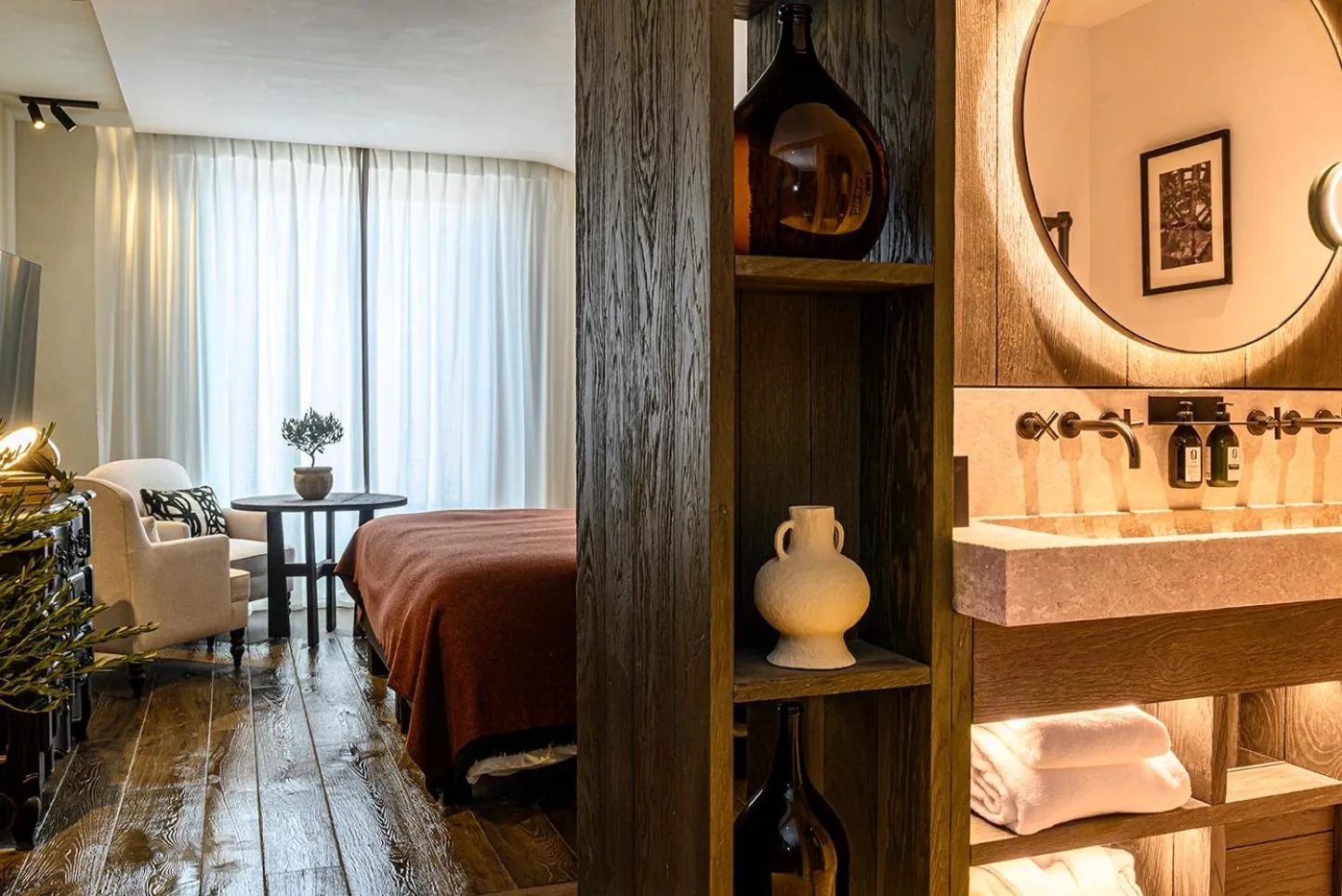 Bedroom, Bed in L'Isle de Leos Hotel & Spa - MGallery Collection