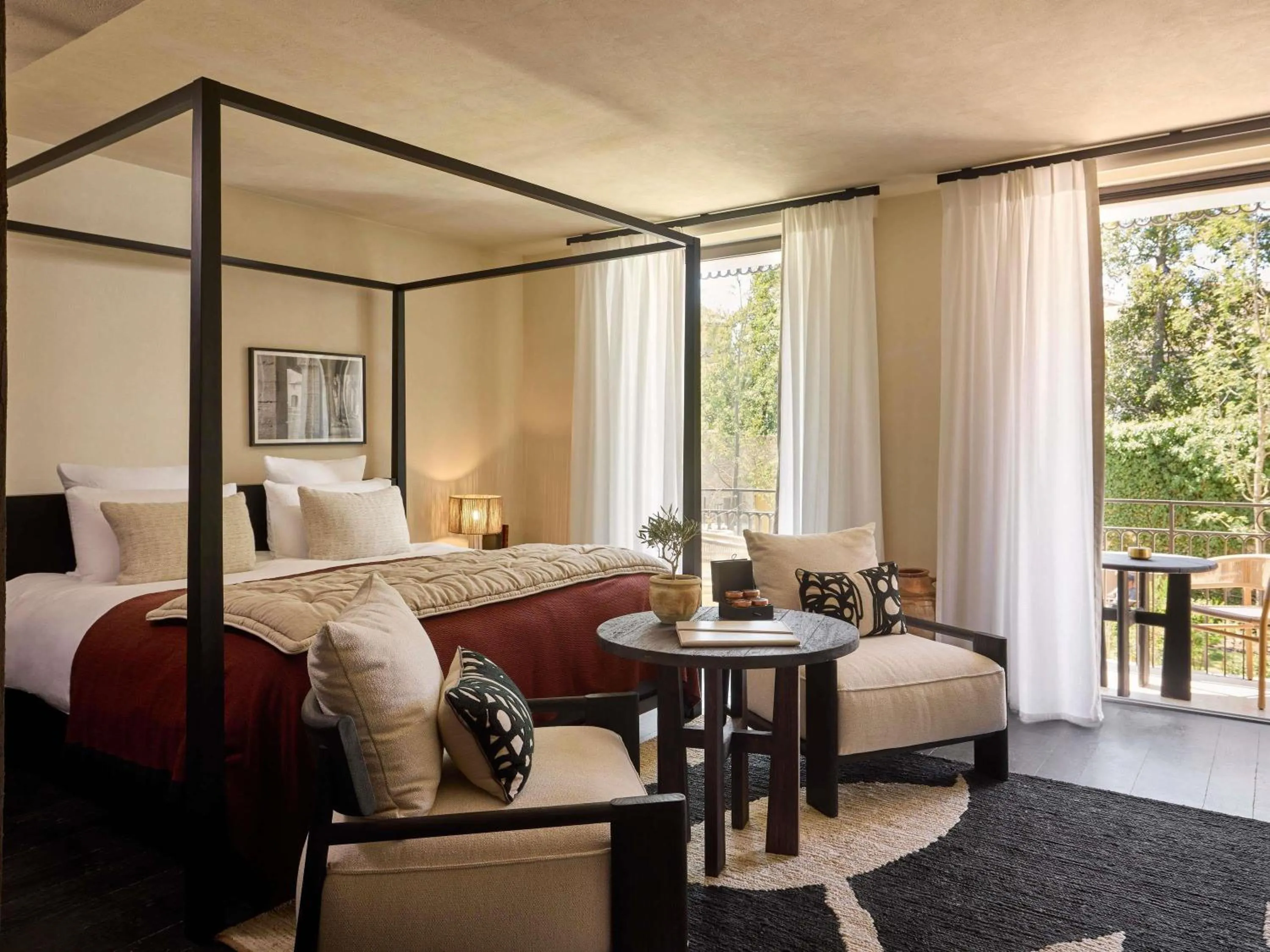 Bedroom, Bed in L'Isle de Leos Hotel & Spa - MGallery Collection