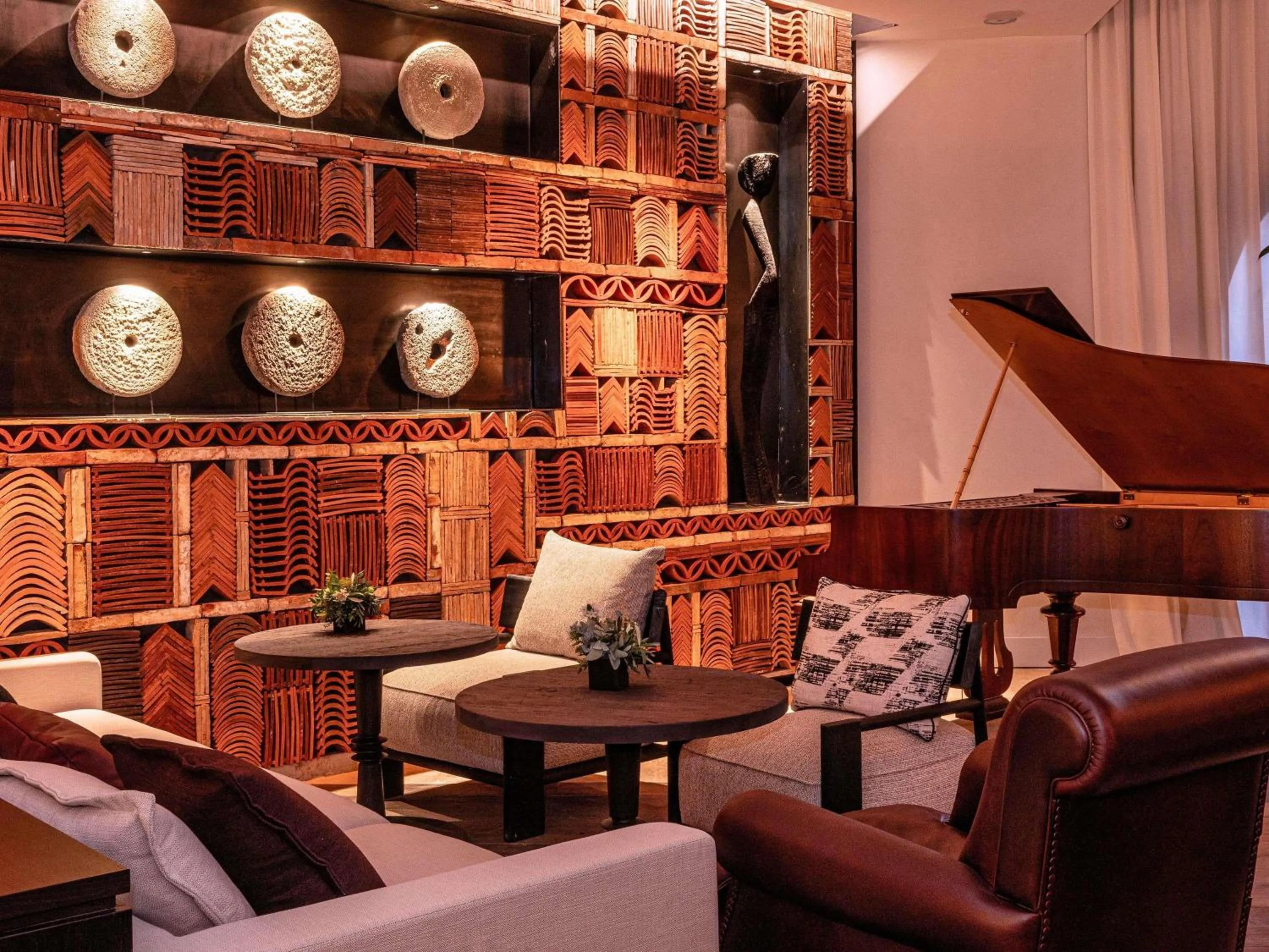 Lounge or bar in L'Isle de Leos Hotel & Spa - MGallery Collection