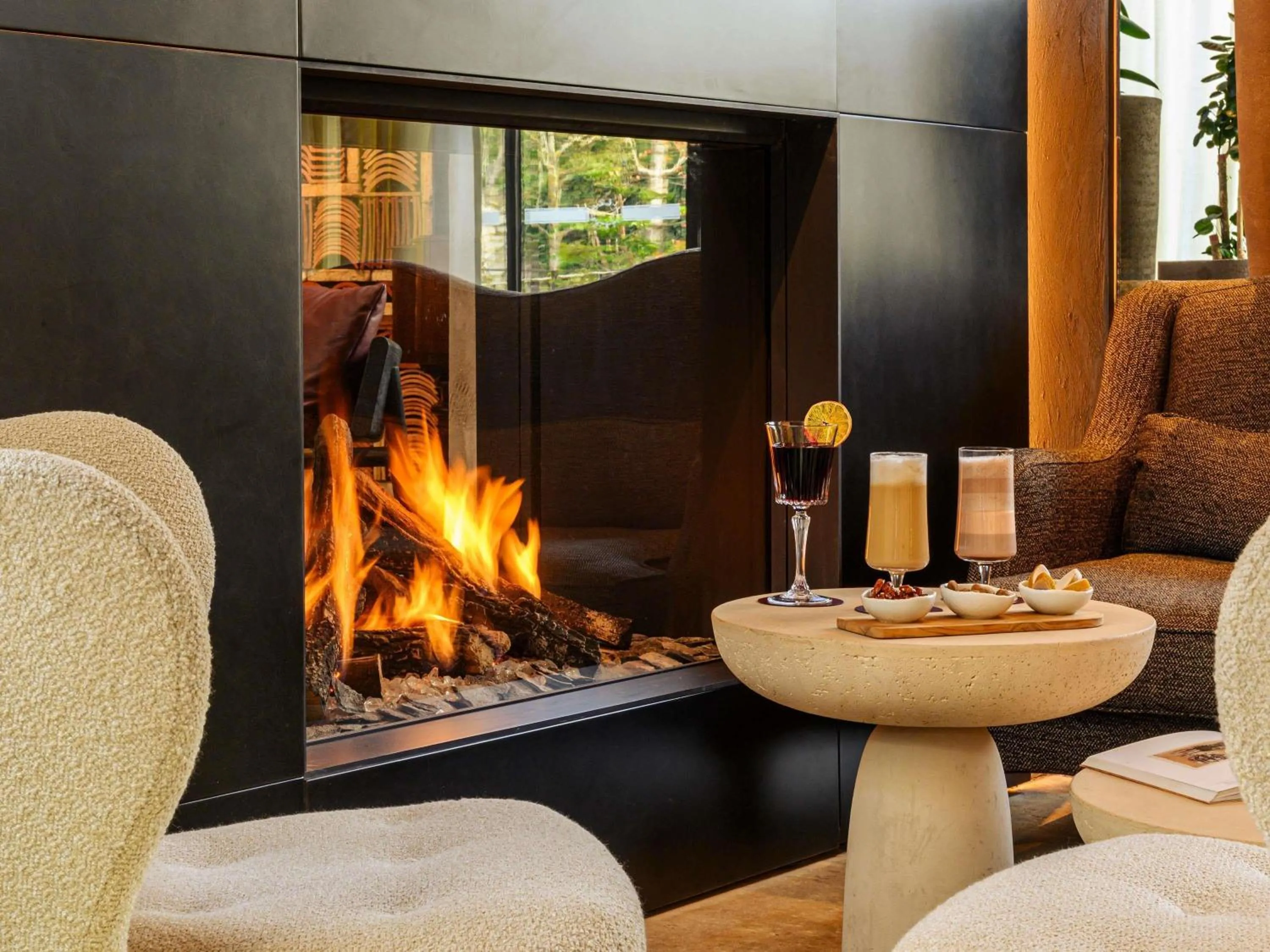 Lounge or bar in L'Isle de Leos Hotel & Spa - MGallery Collection