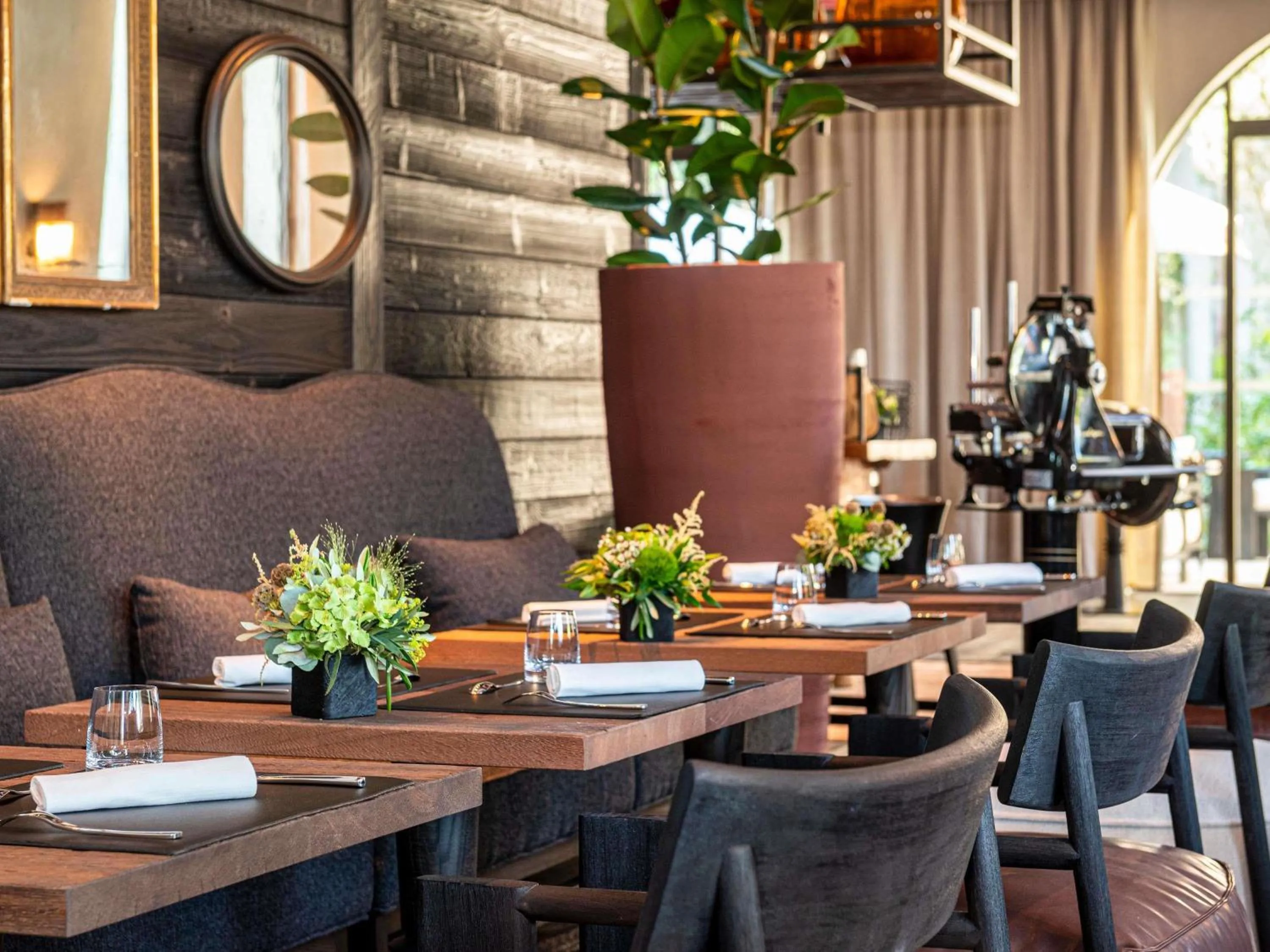 Restaurant/places to eat in L'Isle de Leos Hotel & Spa - MGallery Collection