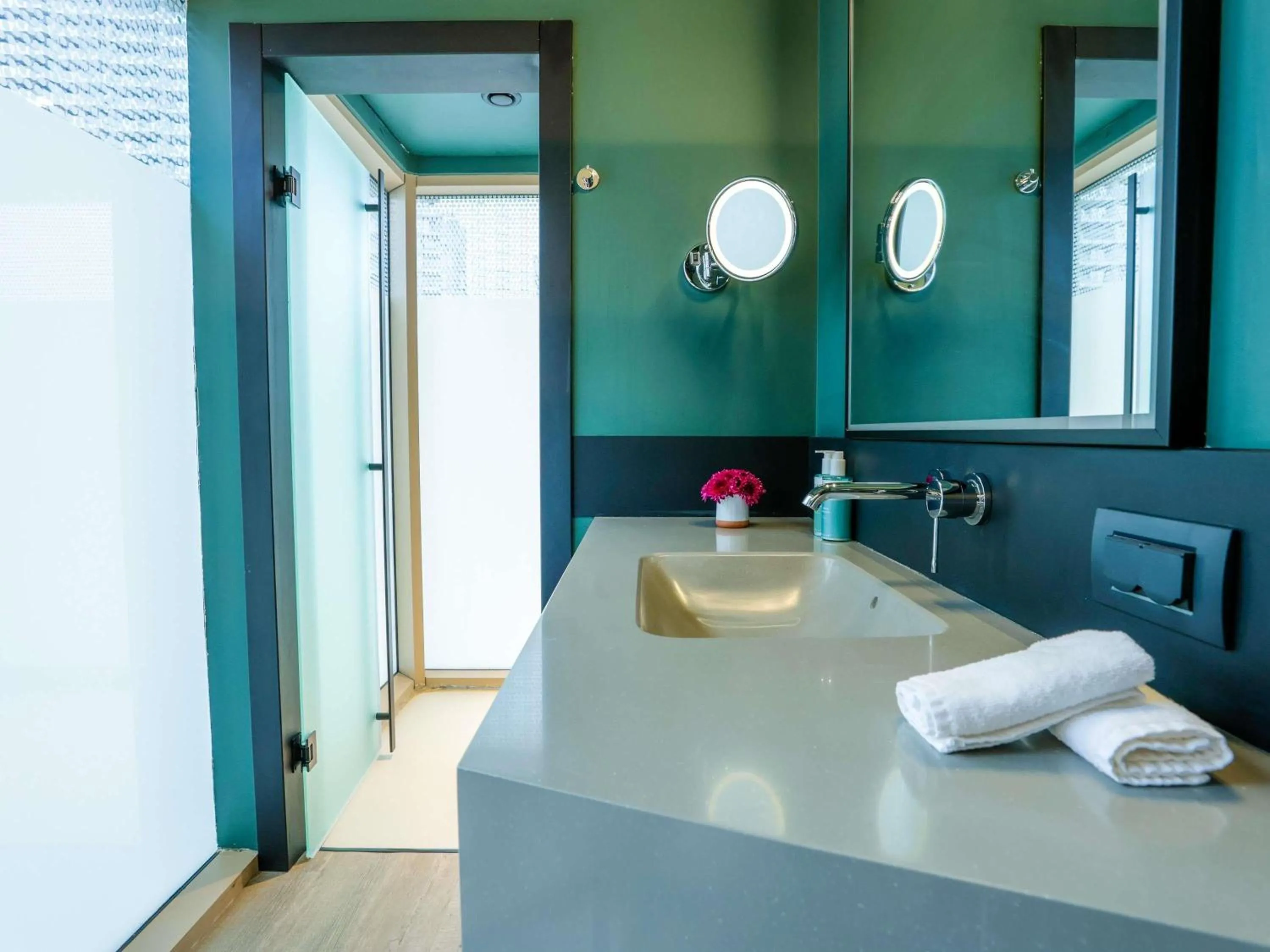 Bedroom in Novotel Istanbul Bomonti