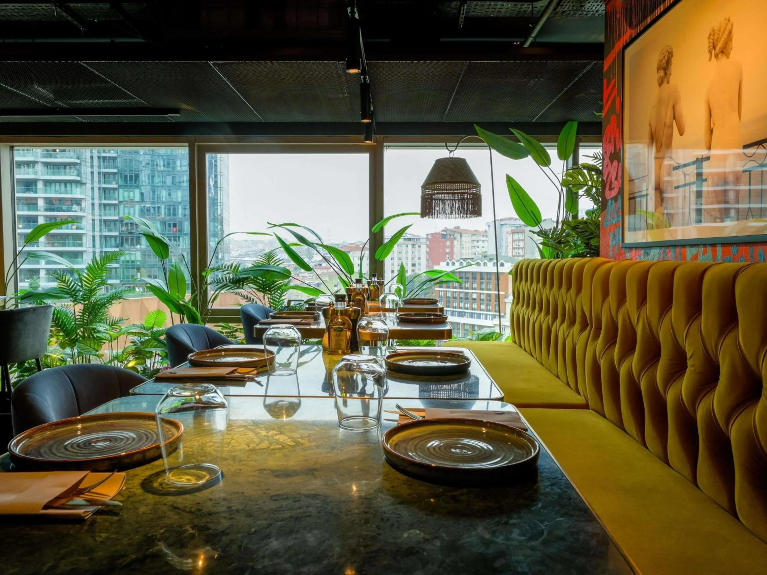 Restaurant/places to eat in Novotel Istanbul Bomonti