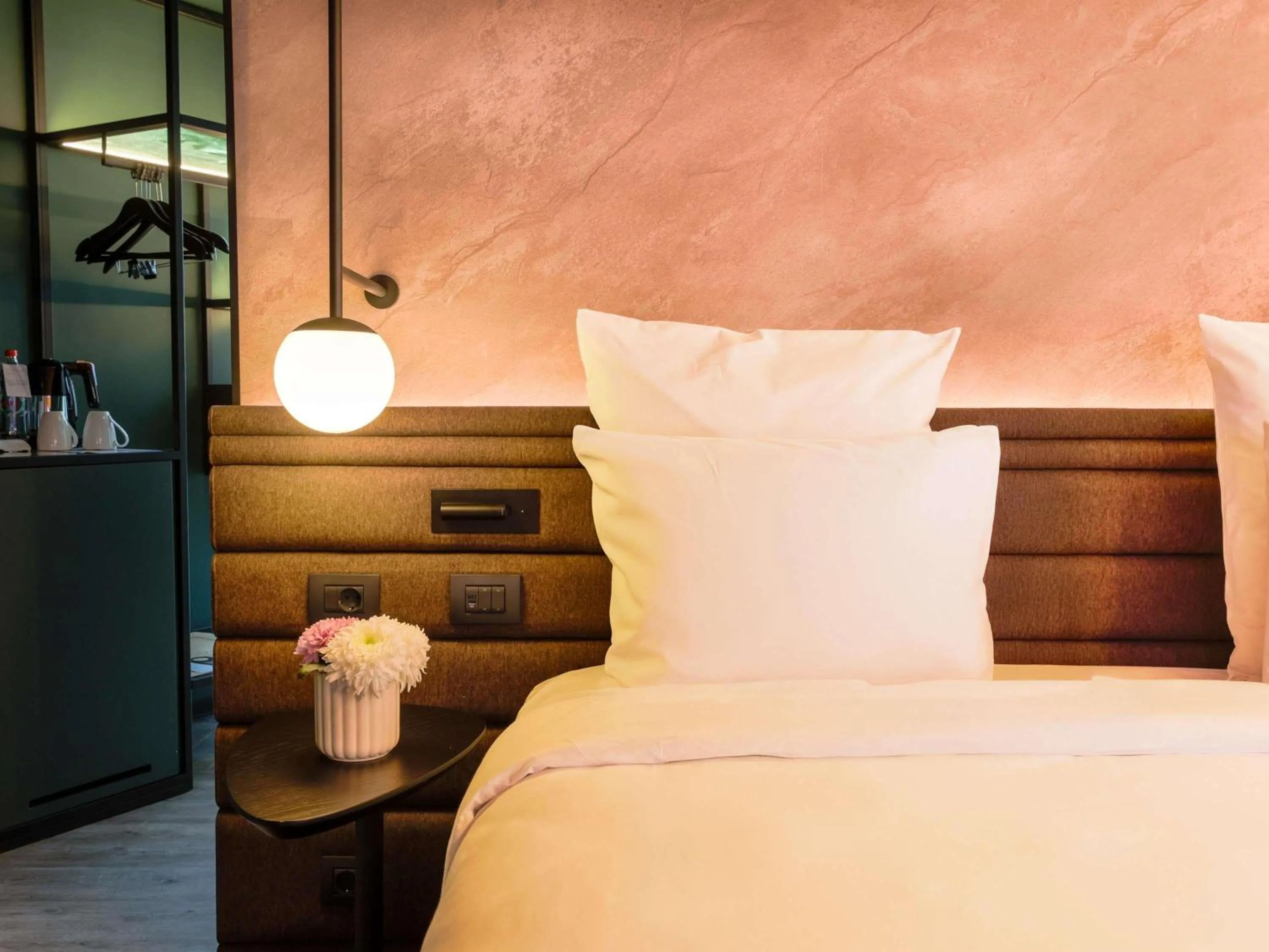 Bedroom, Bed in Novotel Istanbul Bomonti