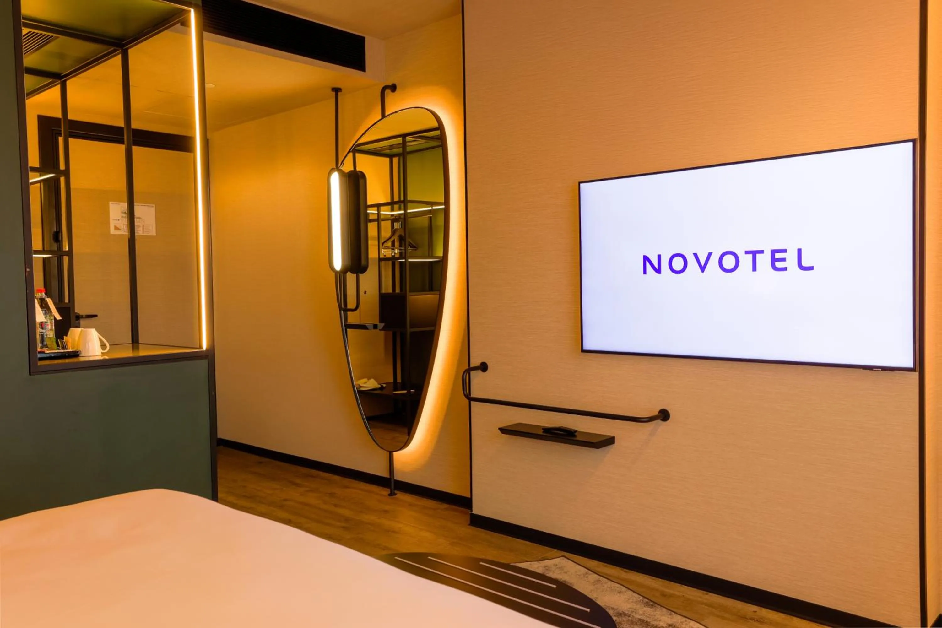 TV and multimedia, Bed in Novotel Istanbul Bomonti