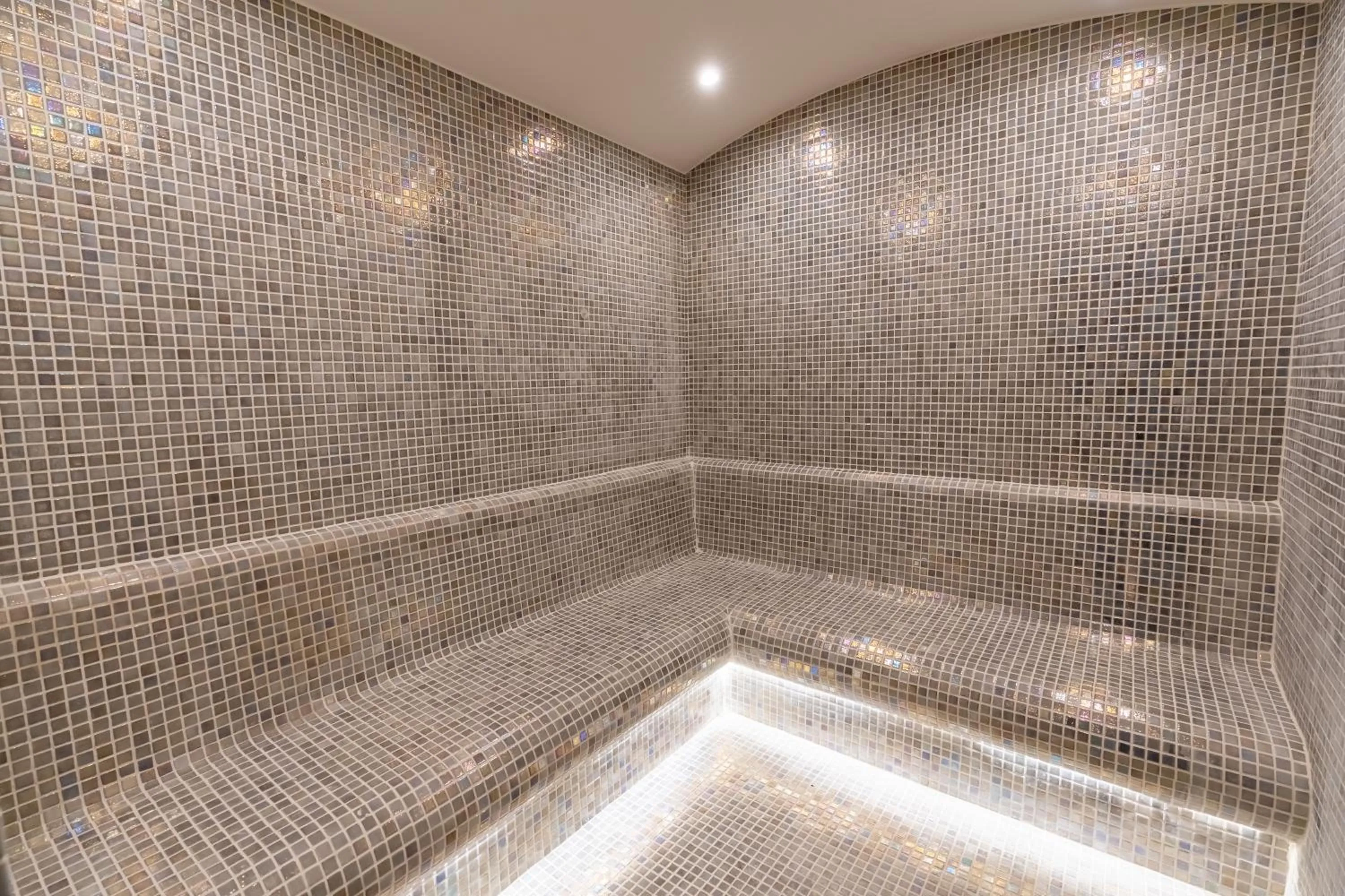 Steam room in Novotel Istanbul Bomonti