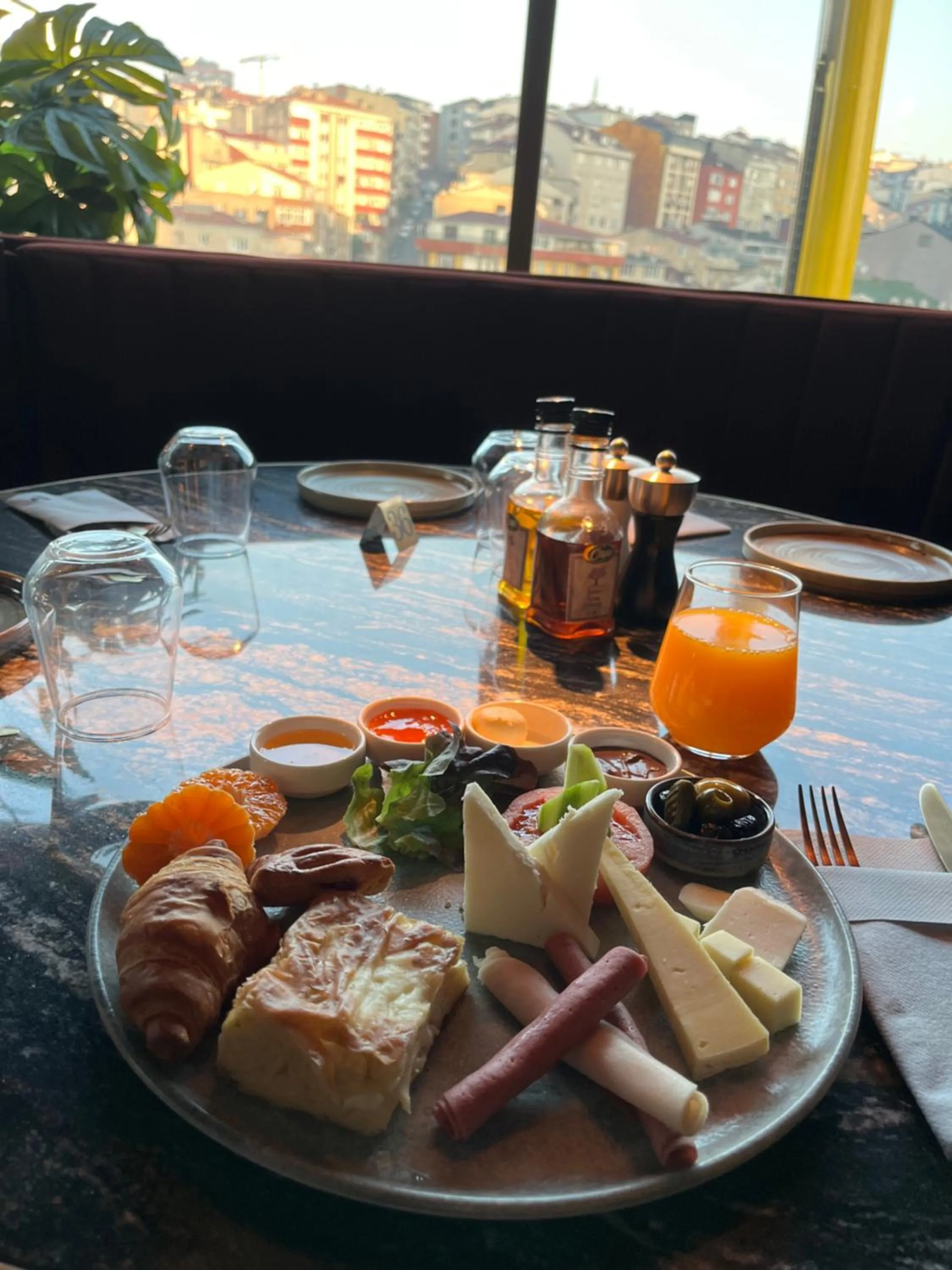 Restaurant/places to eat in Novotel Istanbul Bomonti