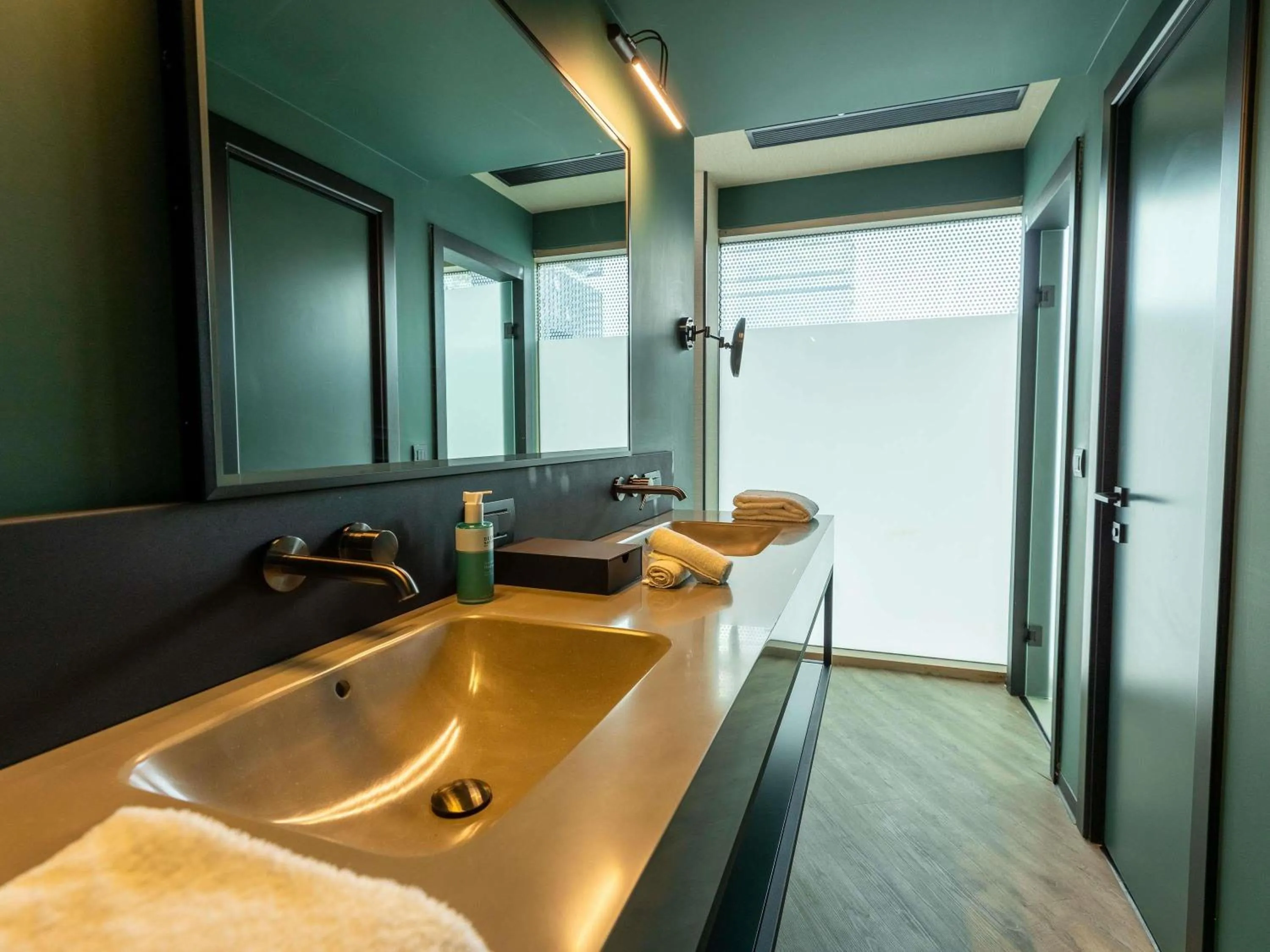 Bedroom in Novotel Istanbul Bomonti