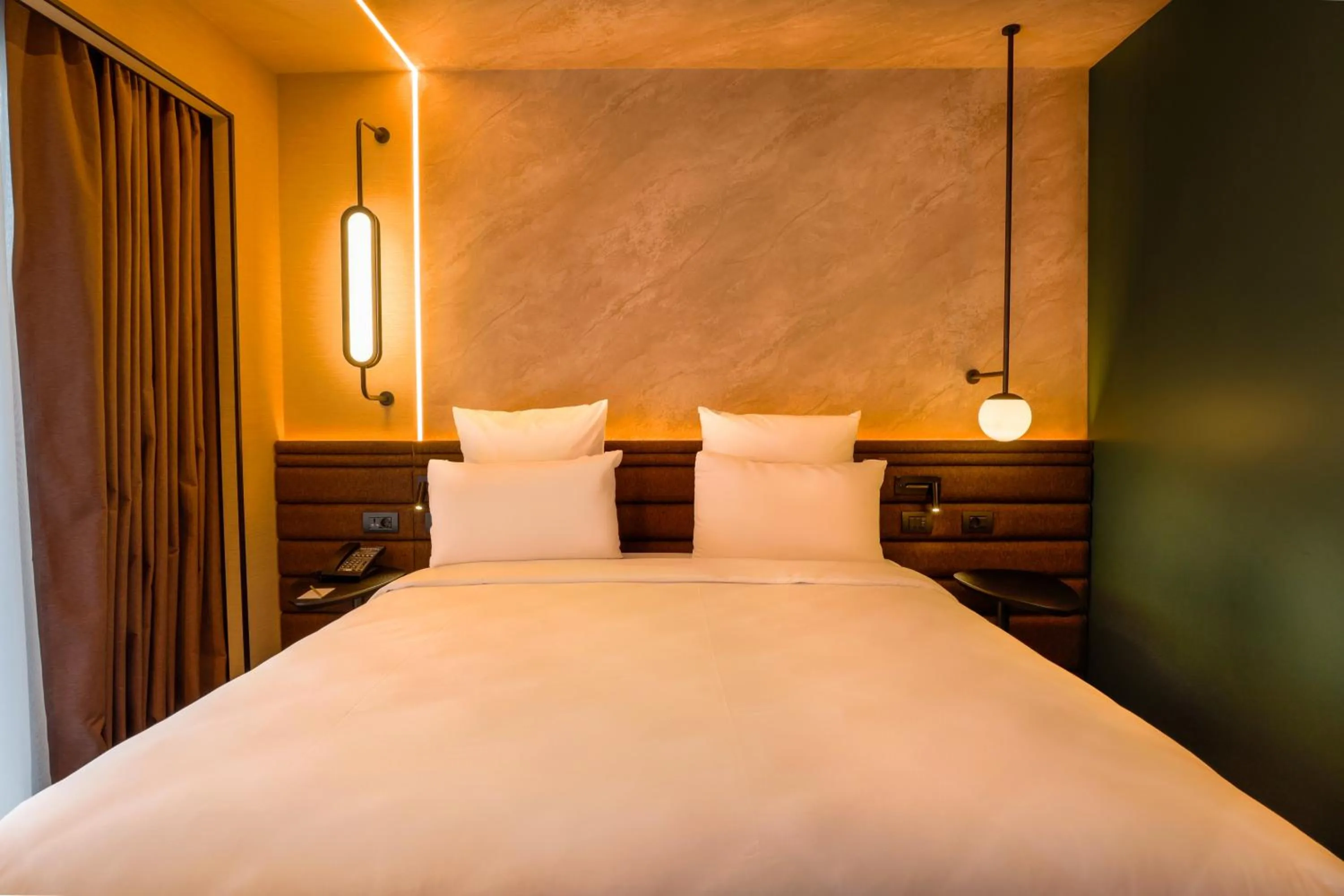 Bed in Novotel Istanbul Bomonti