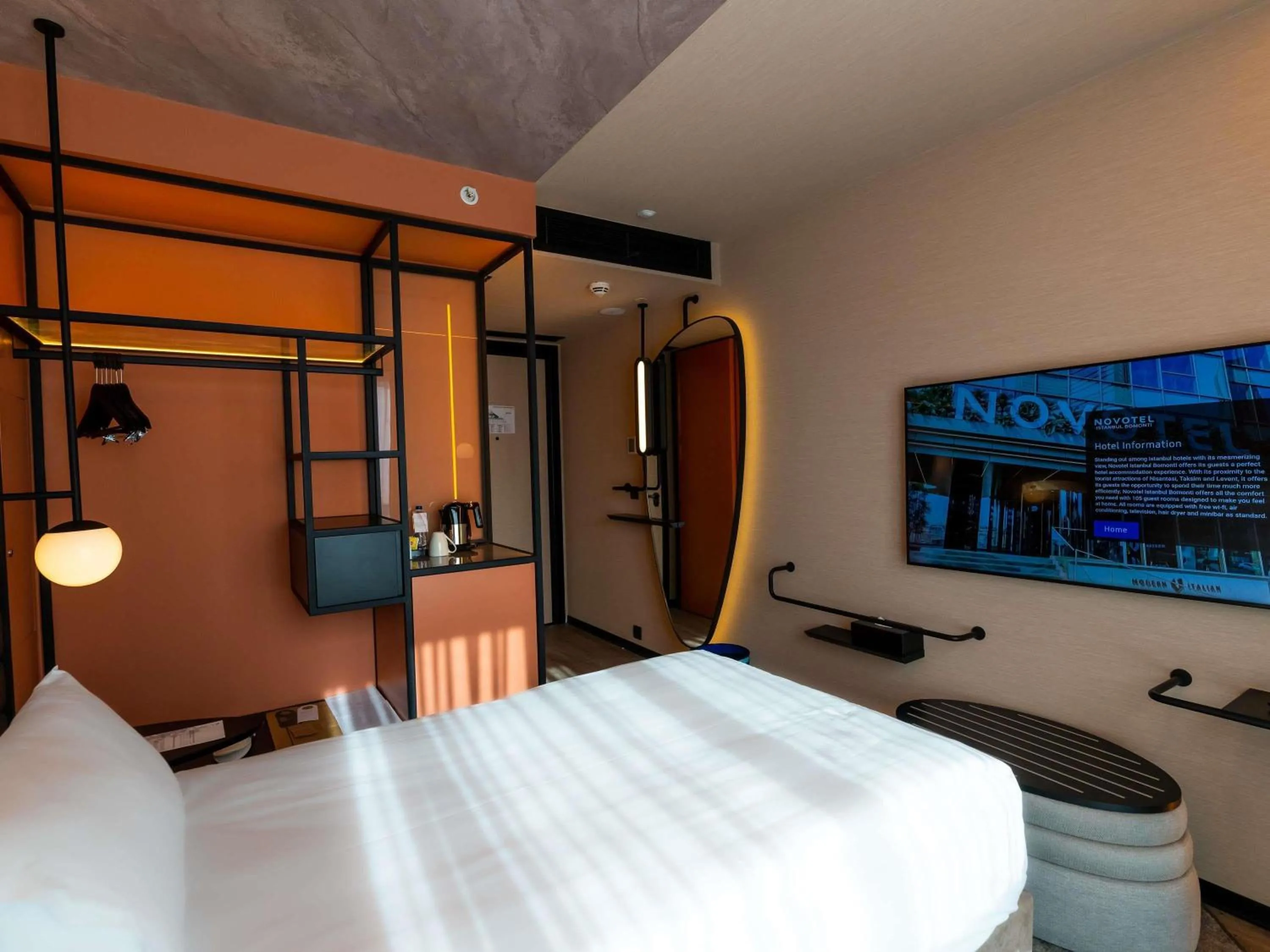 Bedroom, Bed in Novotel Istanbul Bomonti