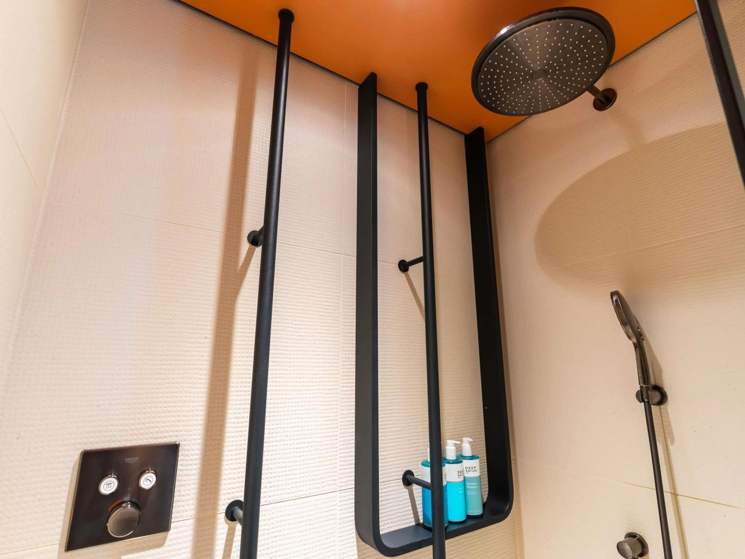 Bedroom in Novotel Istanbul Bomonti