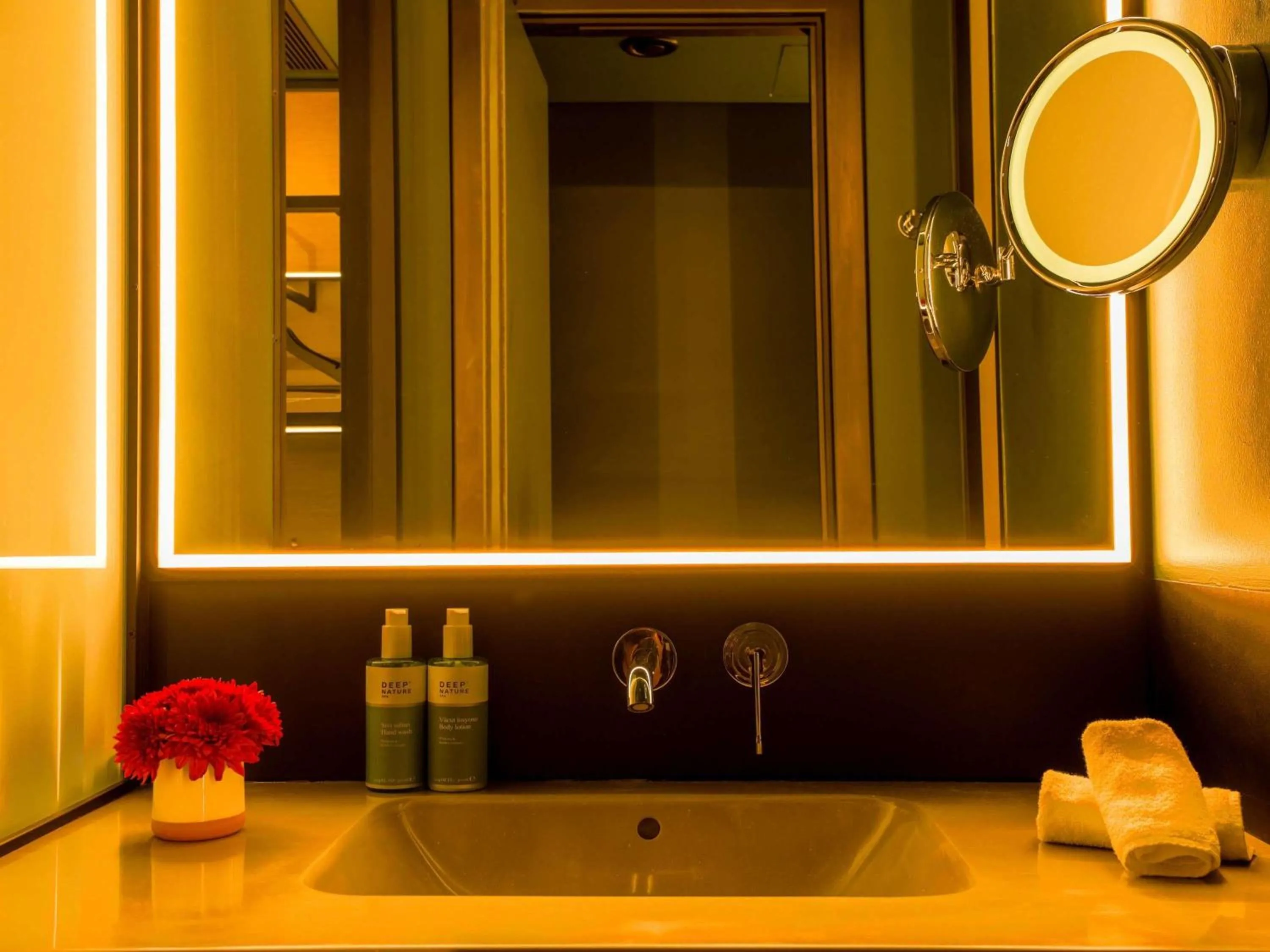 Bedroom in Novotel Istanbul Bomonti