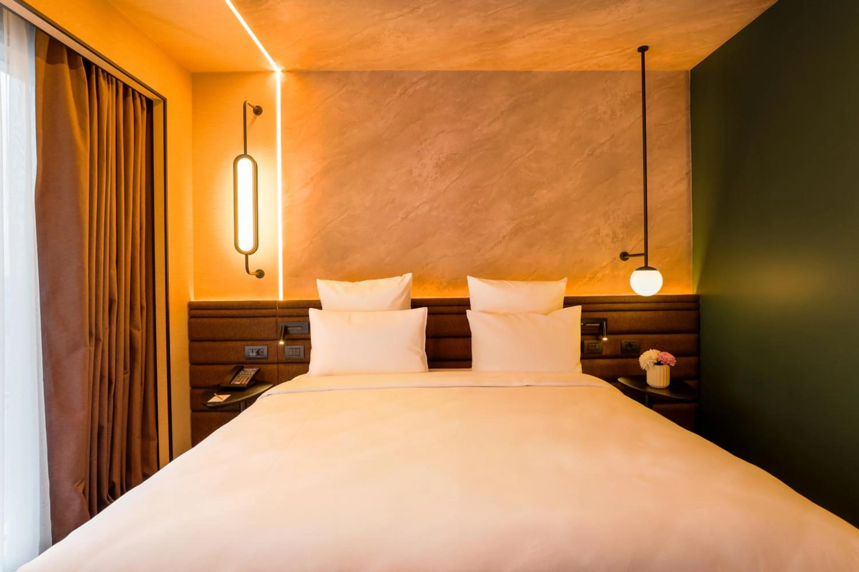 Bed in Novotel Istanbul Bomonti