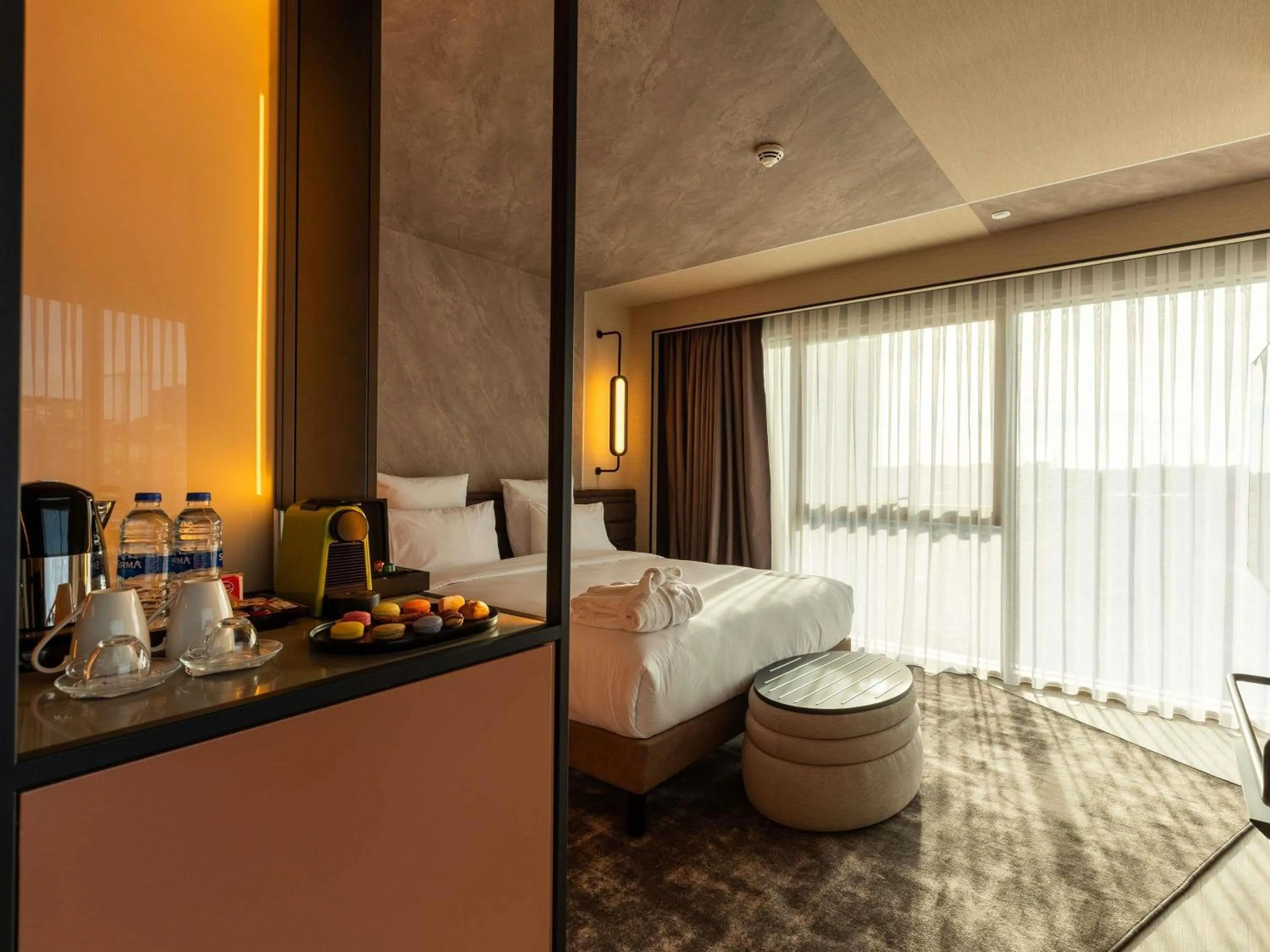 Bedroom, Bed in Novotel Istanbul Bomonti