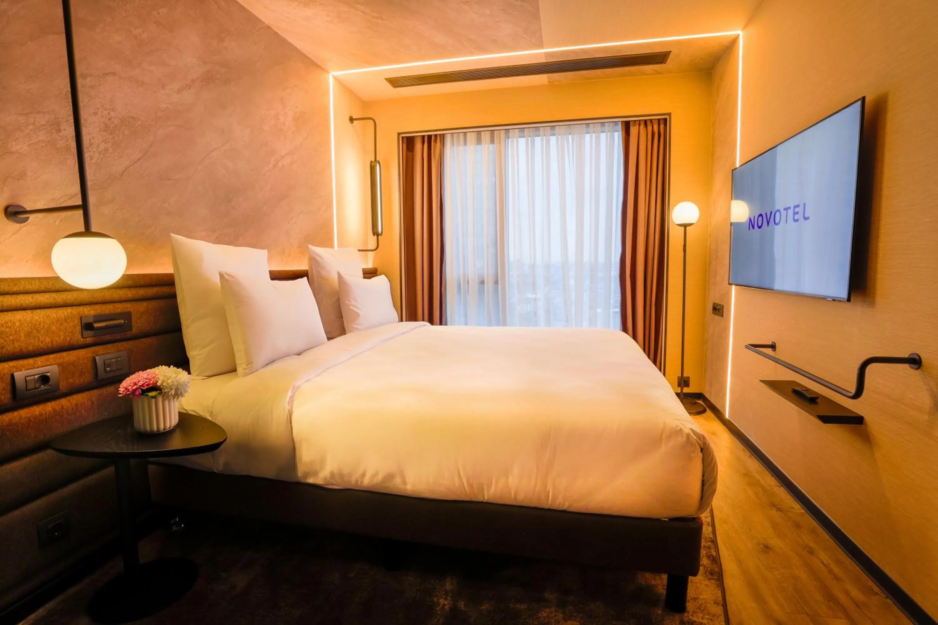 Bed in Novotel Istanbul Bomonti