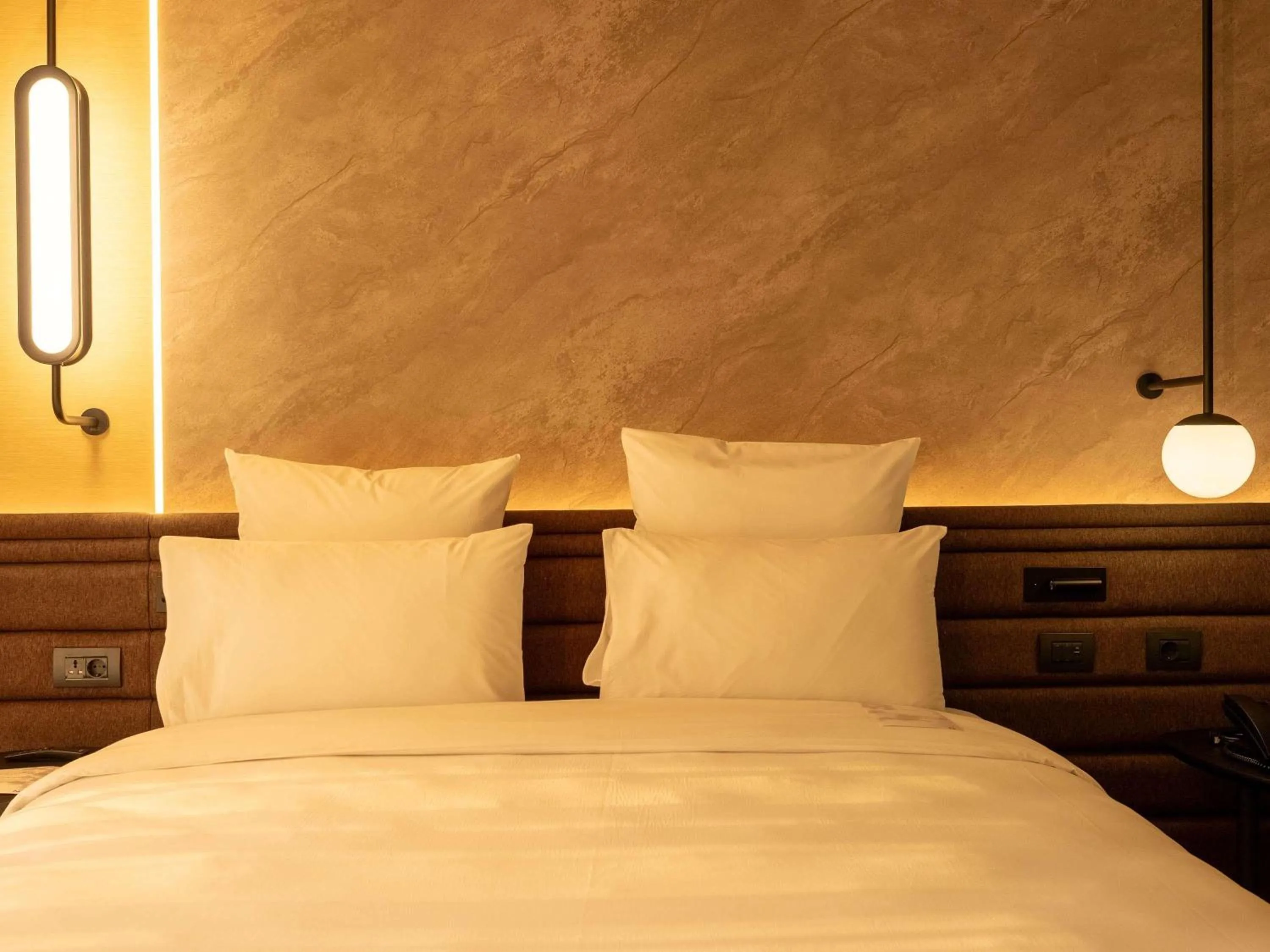 Bedroom, Bed in Novotel Istanbul Bomonti