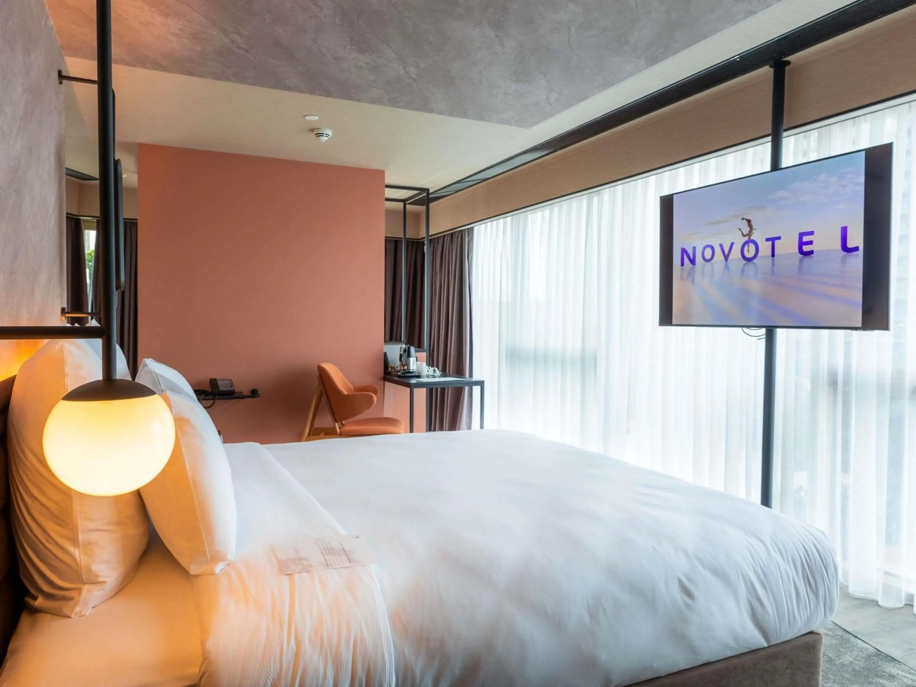 Bedroom, Bed in Novotel Istanbul Bomonti