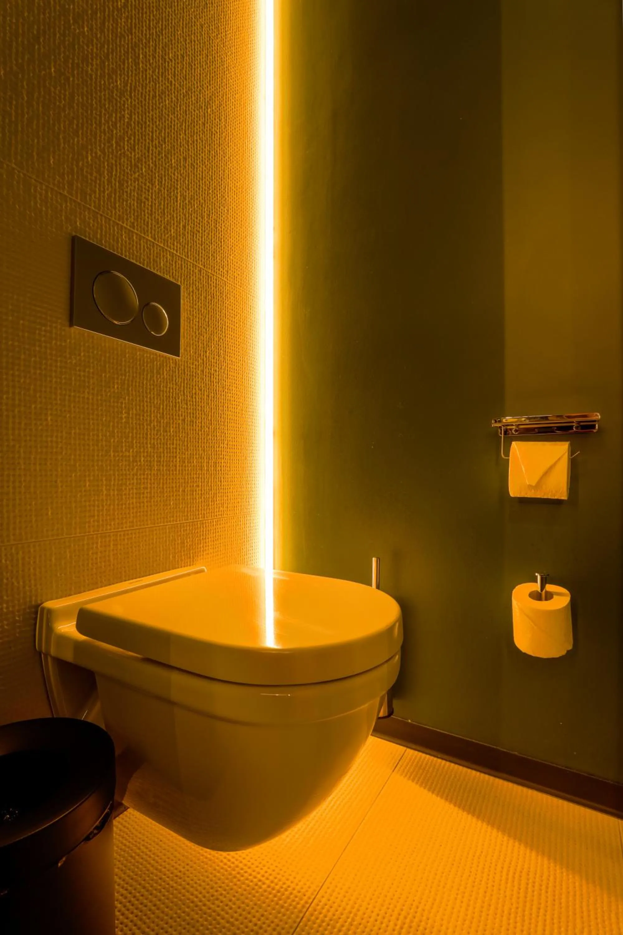 Toilet in Novotel Istanbul Bomonti