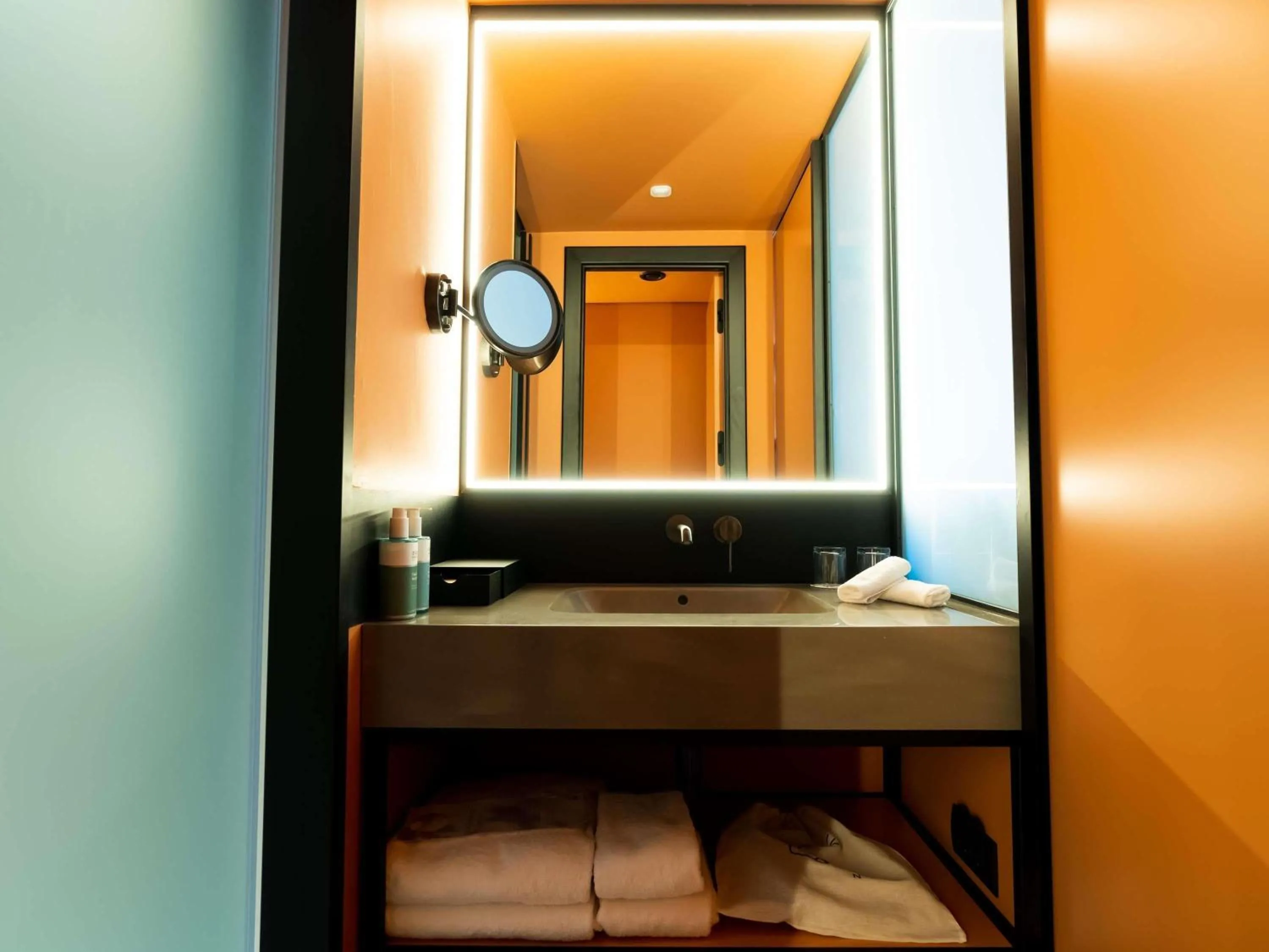 Bedroom in Novotel Istanbul Bomonti