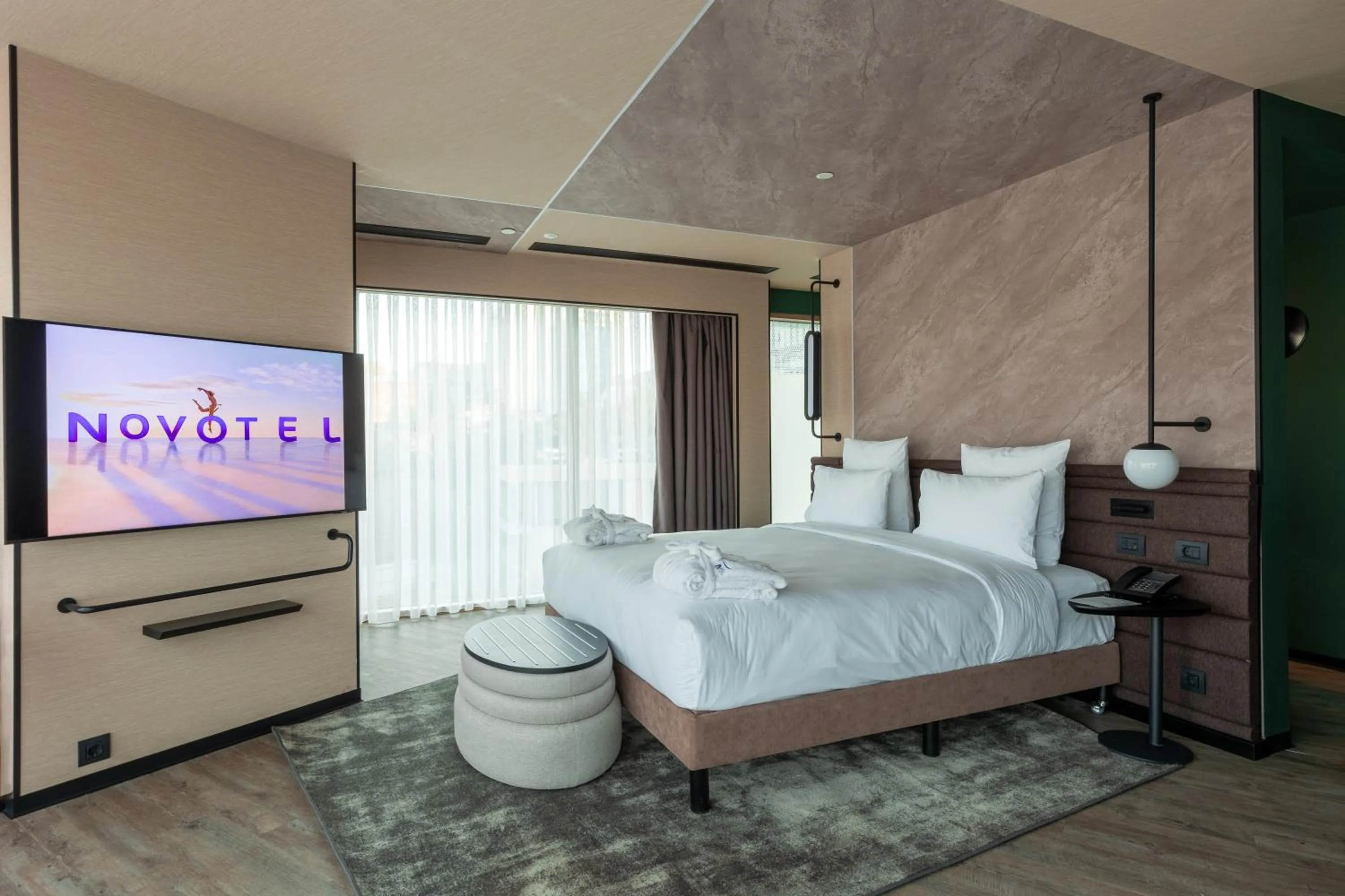 Bed in Novotel Istanbul Bomonti