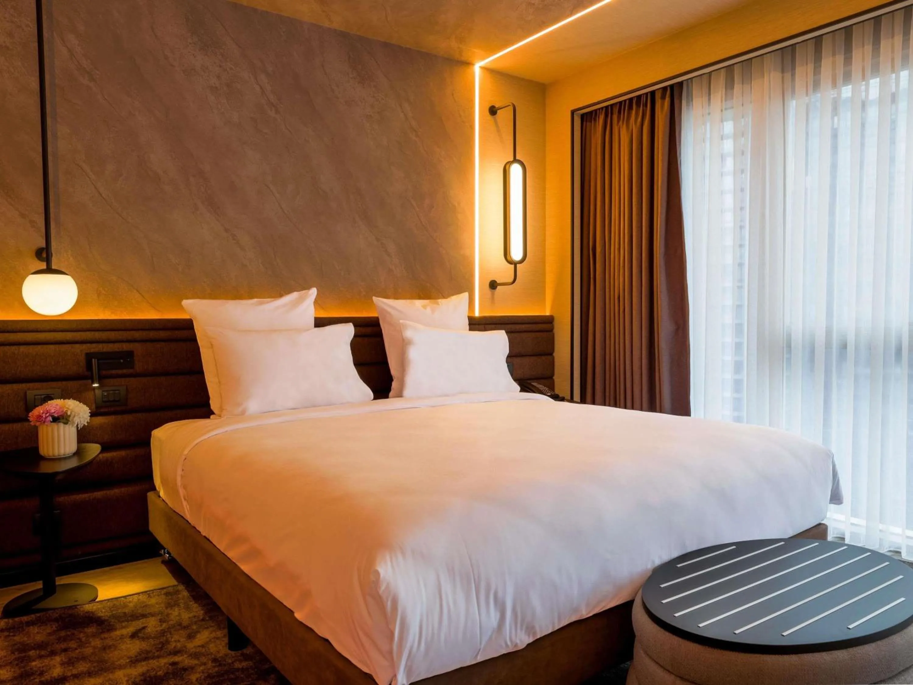 Bedroom, Bed in Novotel Istanbul Bomonti