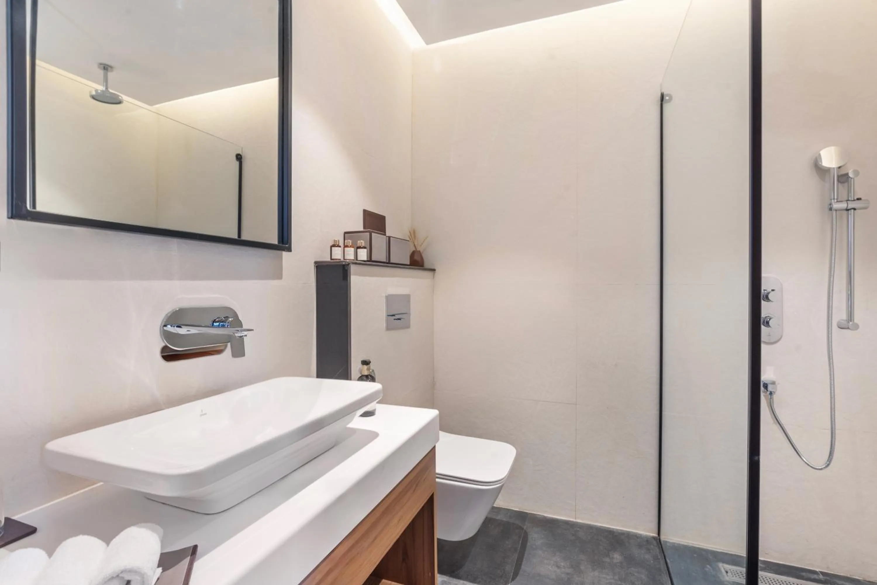 Bathroom in ZANA by the Ganges, Tapovan, Rishikesh