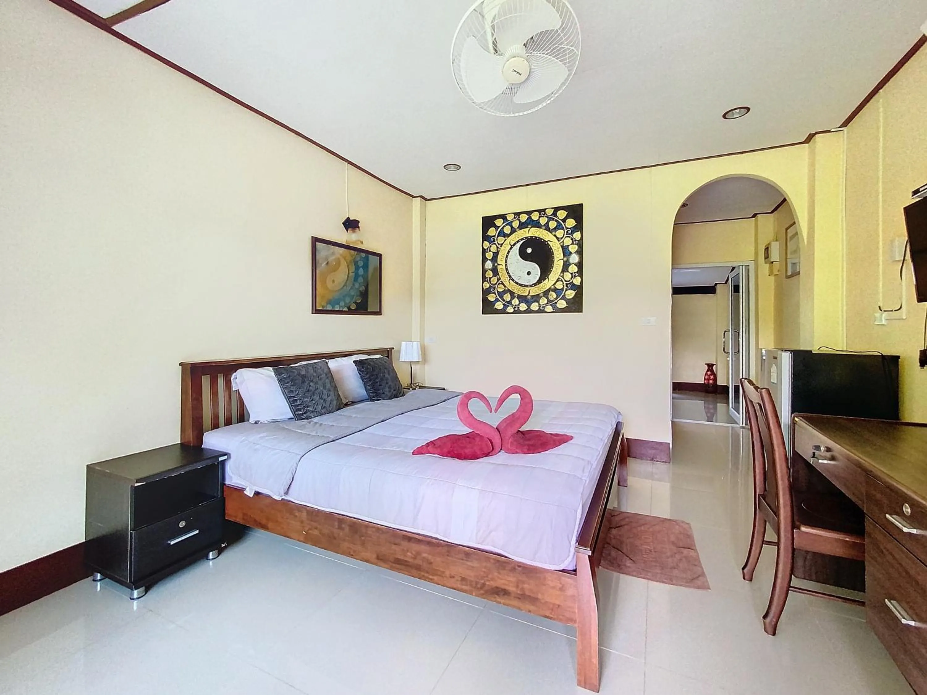 Bed in Sunanta Bungalow