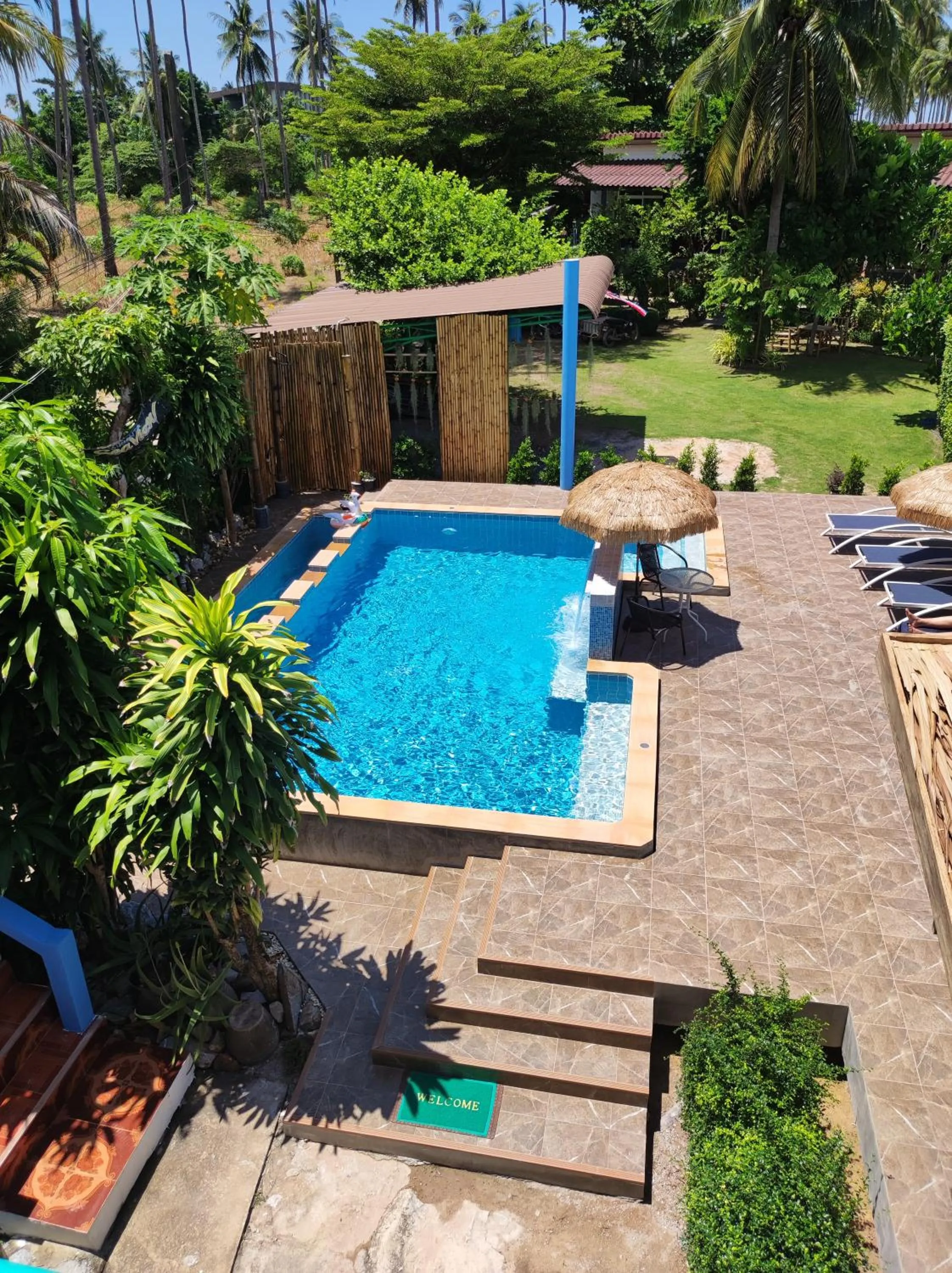 Swimming pool in Sunanta Bungalow
