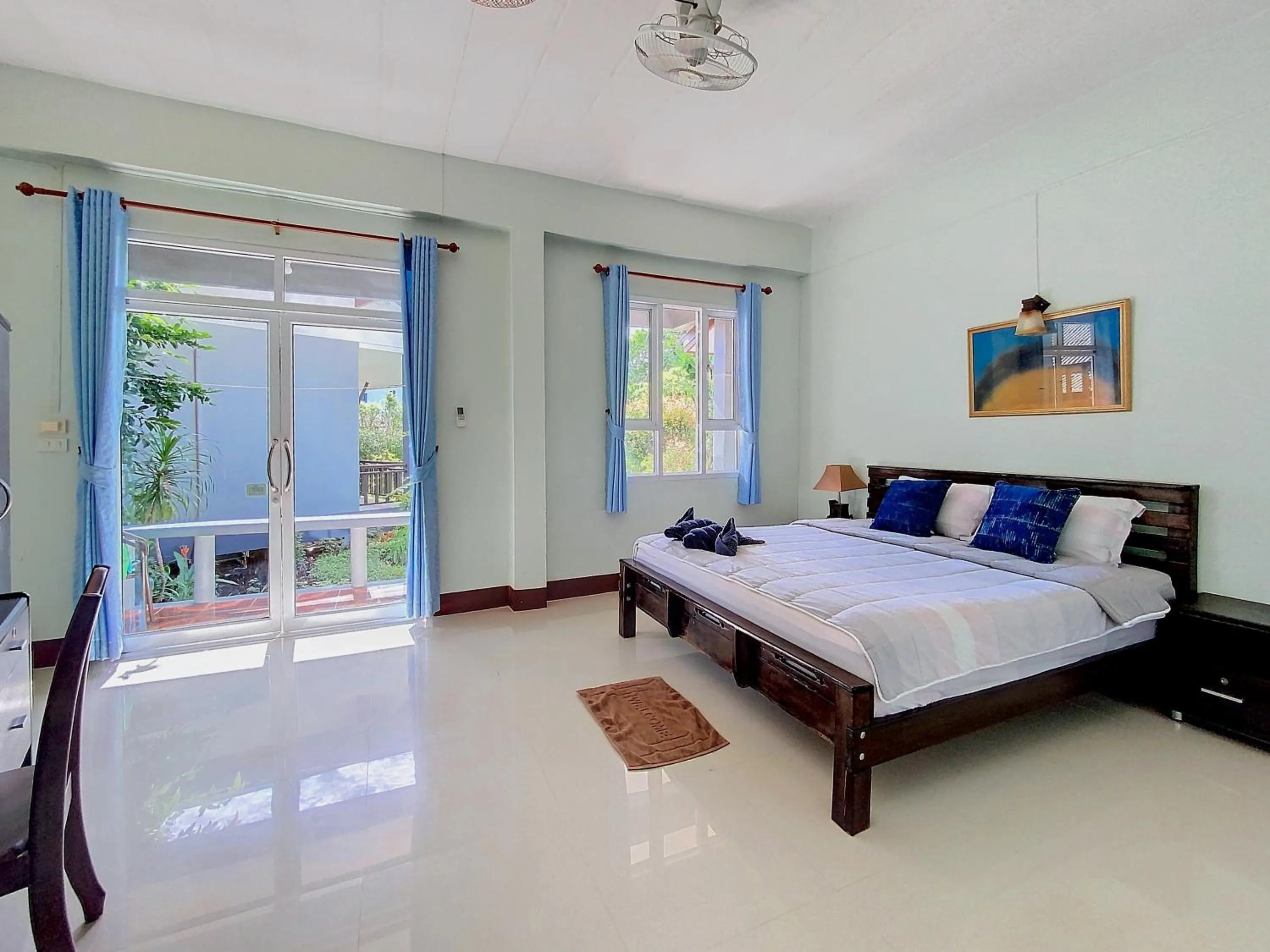 Bed in Sunanta Bungalow