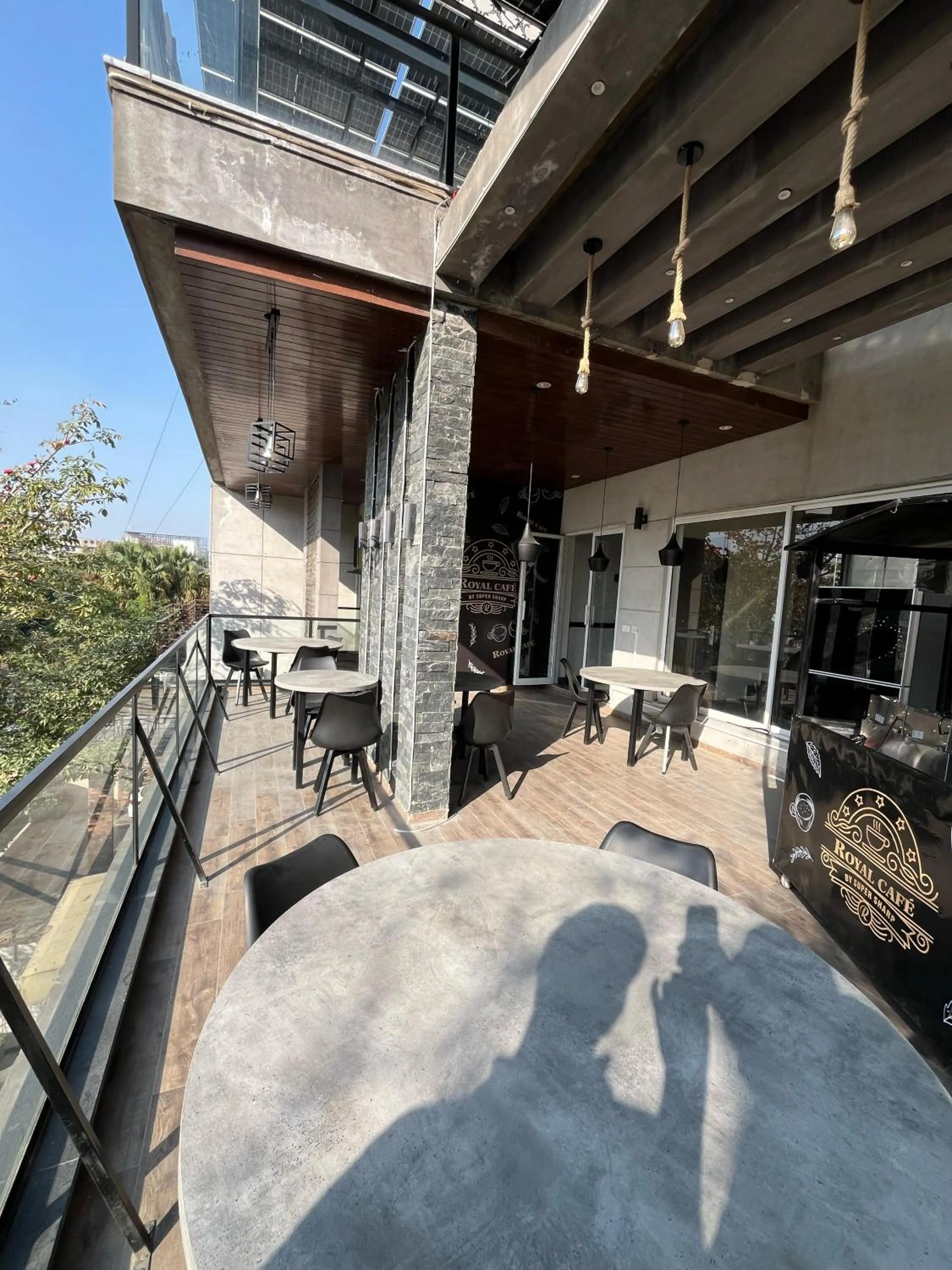 Restaurant/places to eat in Palm tree suites