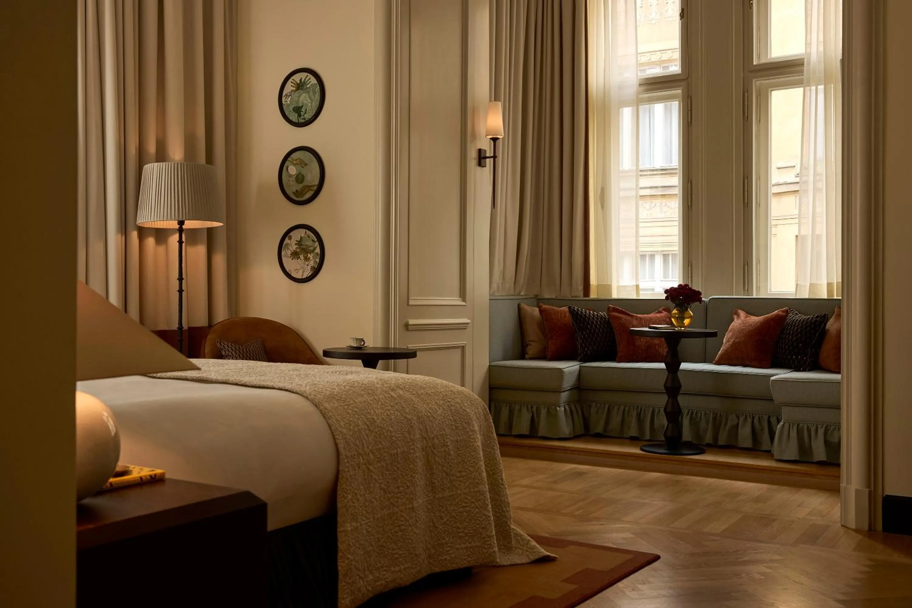 Sir Prague, part of Sircle Collection