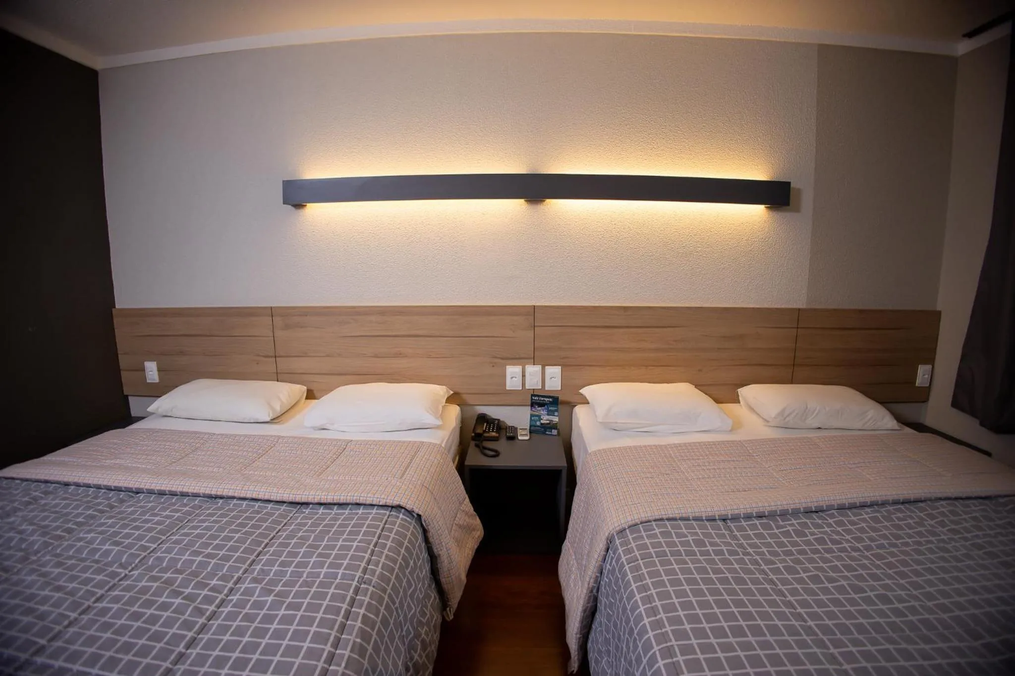Standard Room with Two Double Beds - single occupancy in Hotel 10 Blumenau