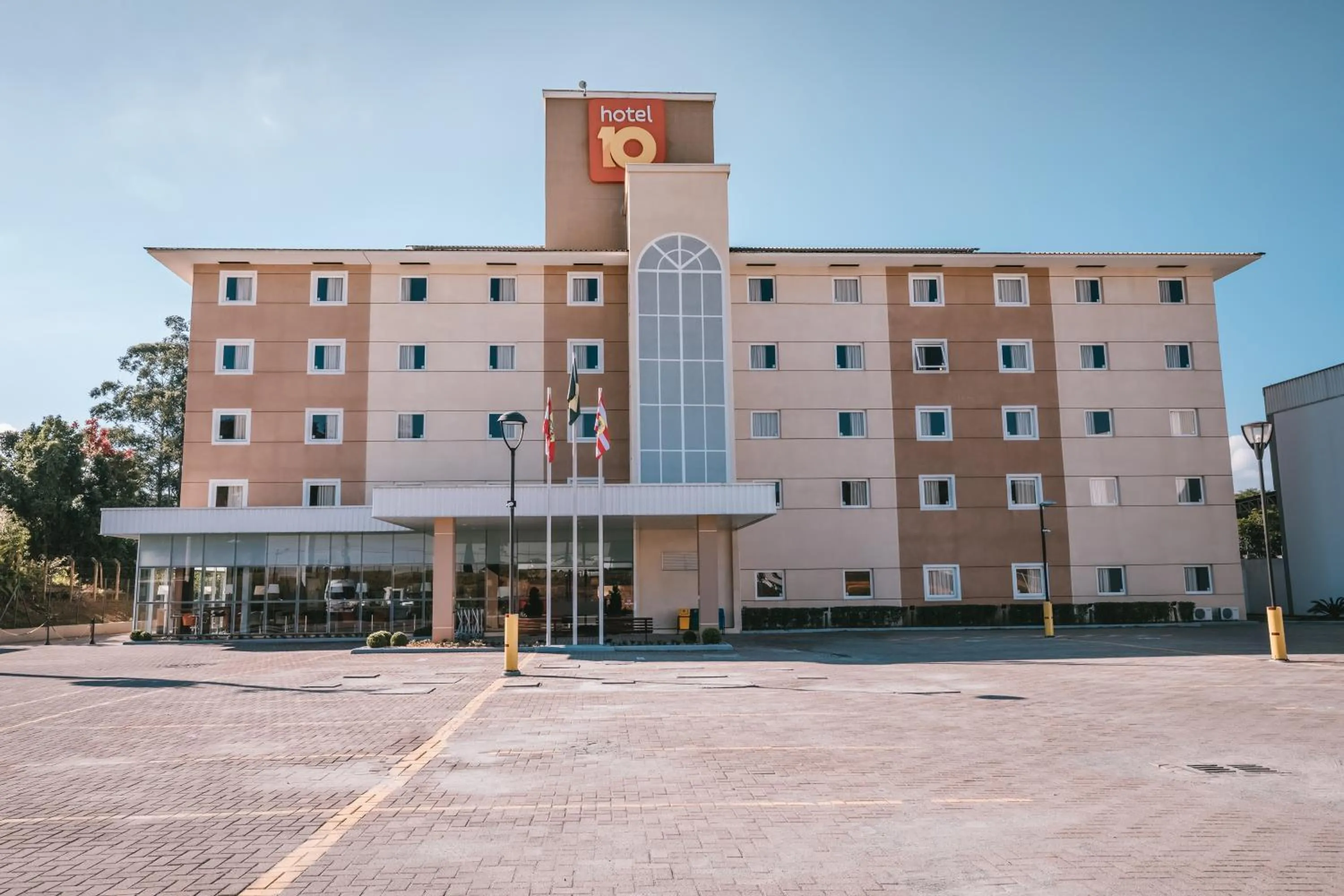 Property building in Hotel 10 Blumenau