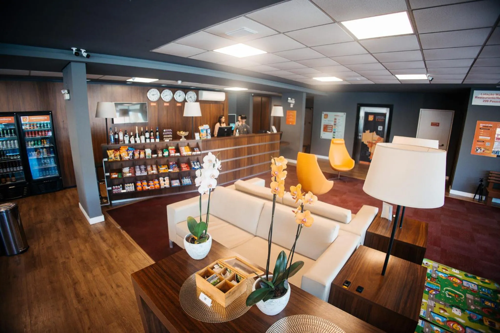 Lounge or bar in Hotel 10 Blumenau