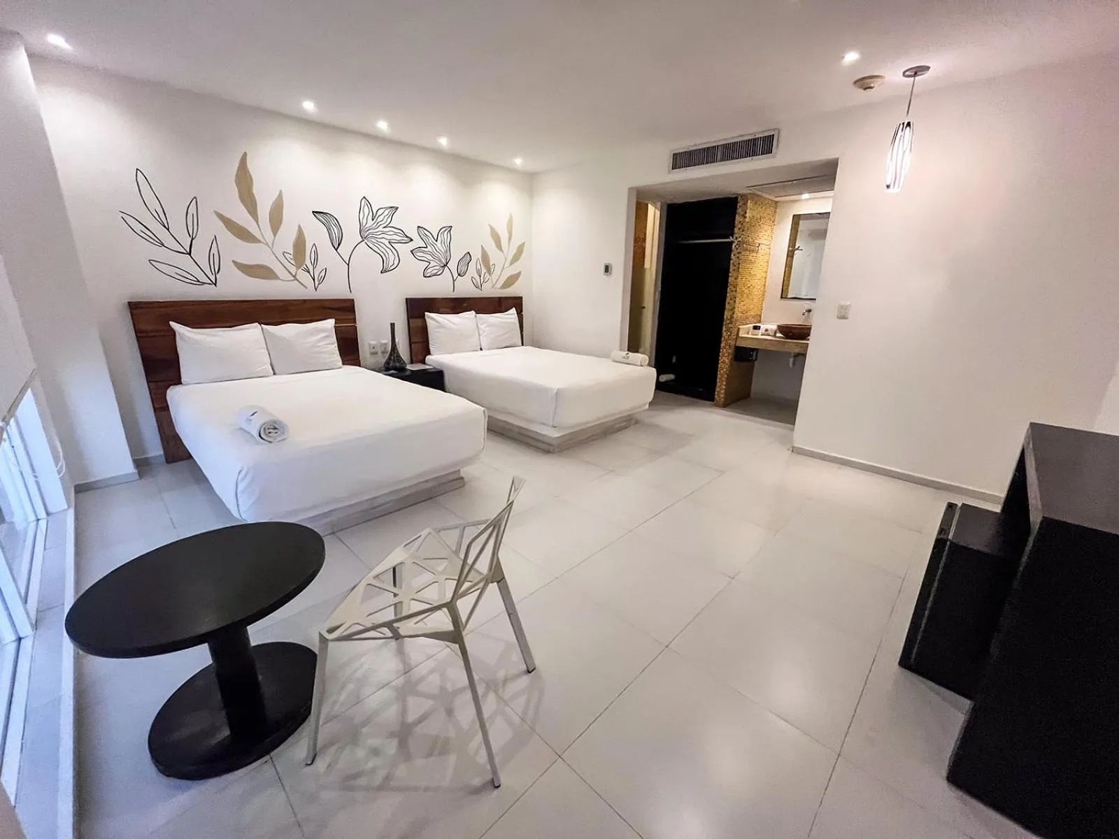 Photo of the whole room, Bed in Cache Hotel Boutique - Adults Only