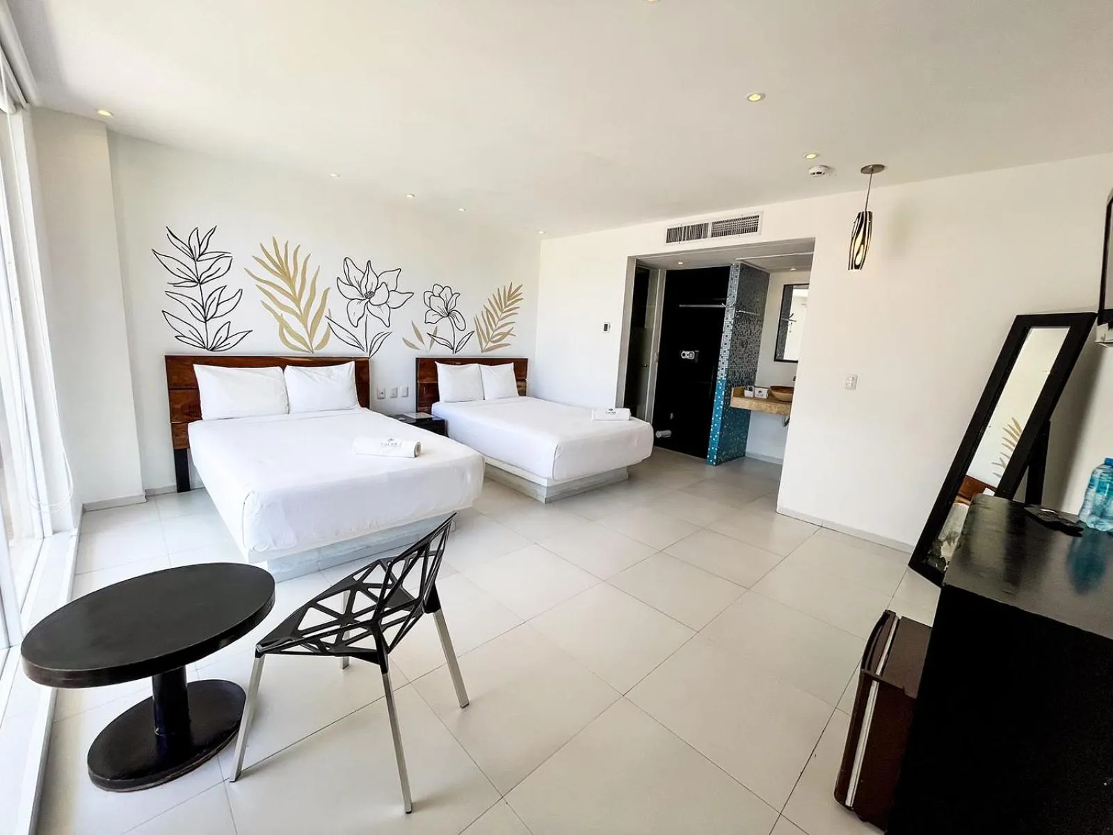 Photo of the whole room, Bed in Cache Hotel Boutique - Adults Only