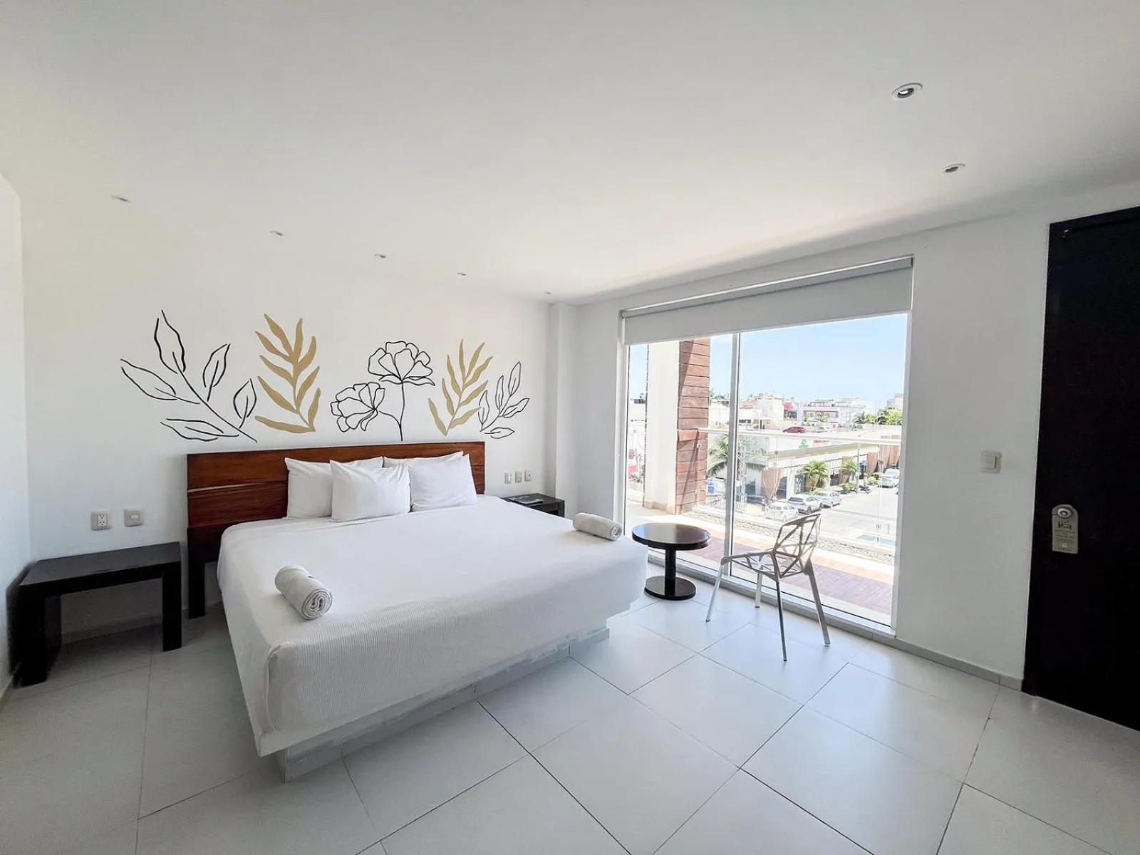 Photo of the whole room, Bed in Cache Hotel Boutique - Adults Only