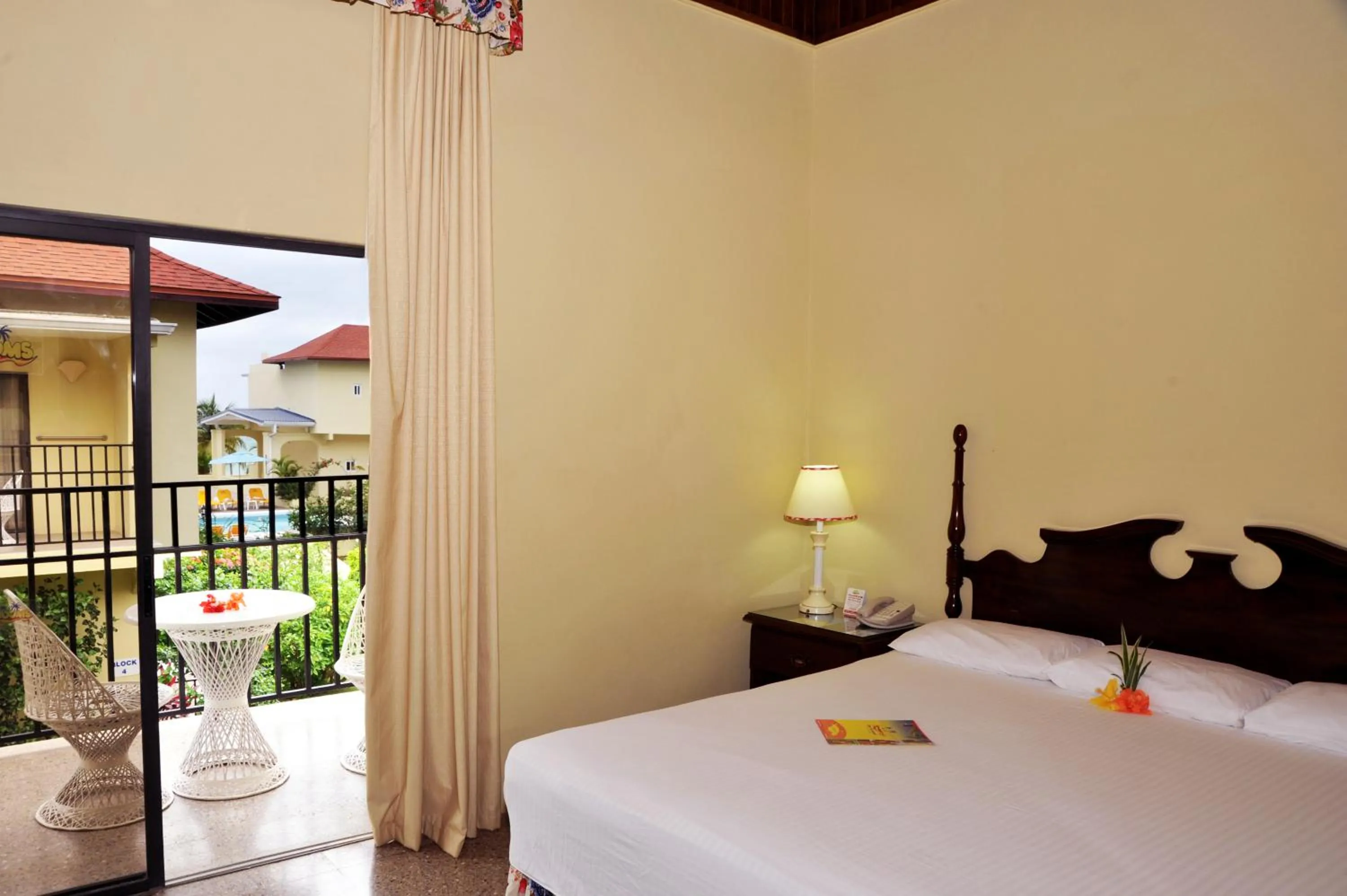 Garden, Bed in Rooms On The Beach Negril