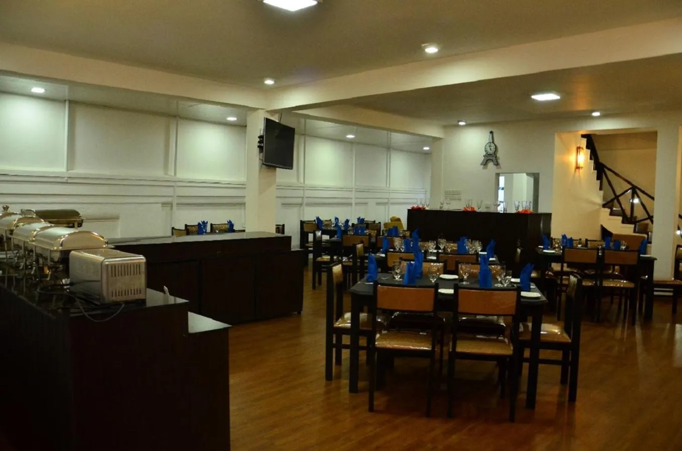 Restaurant/places to eat in Nat City Hotel