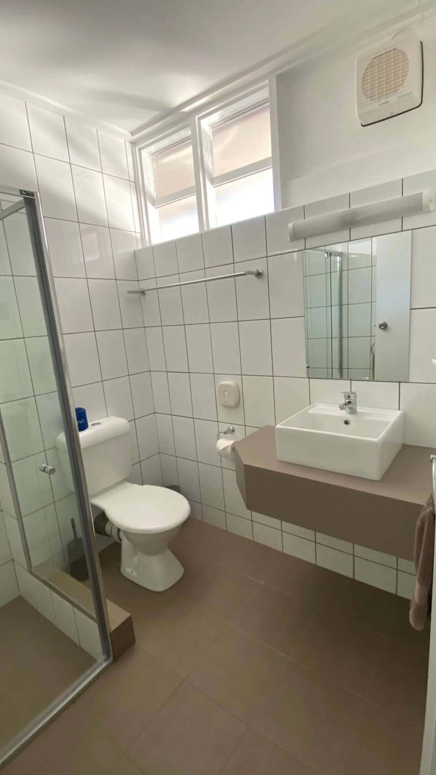 Bathroom in Warrina Inn Wodonga CBD