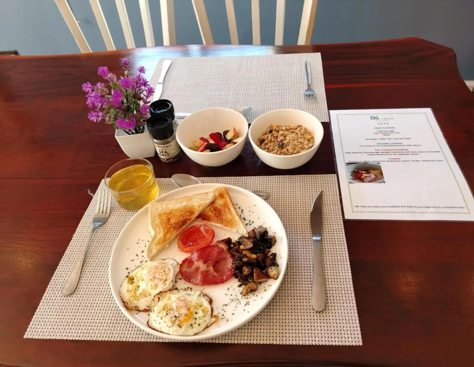 Breakfast in 84 on Fourth Guest House