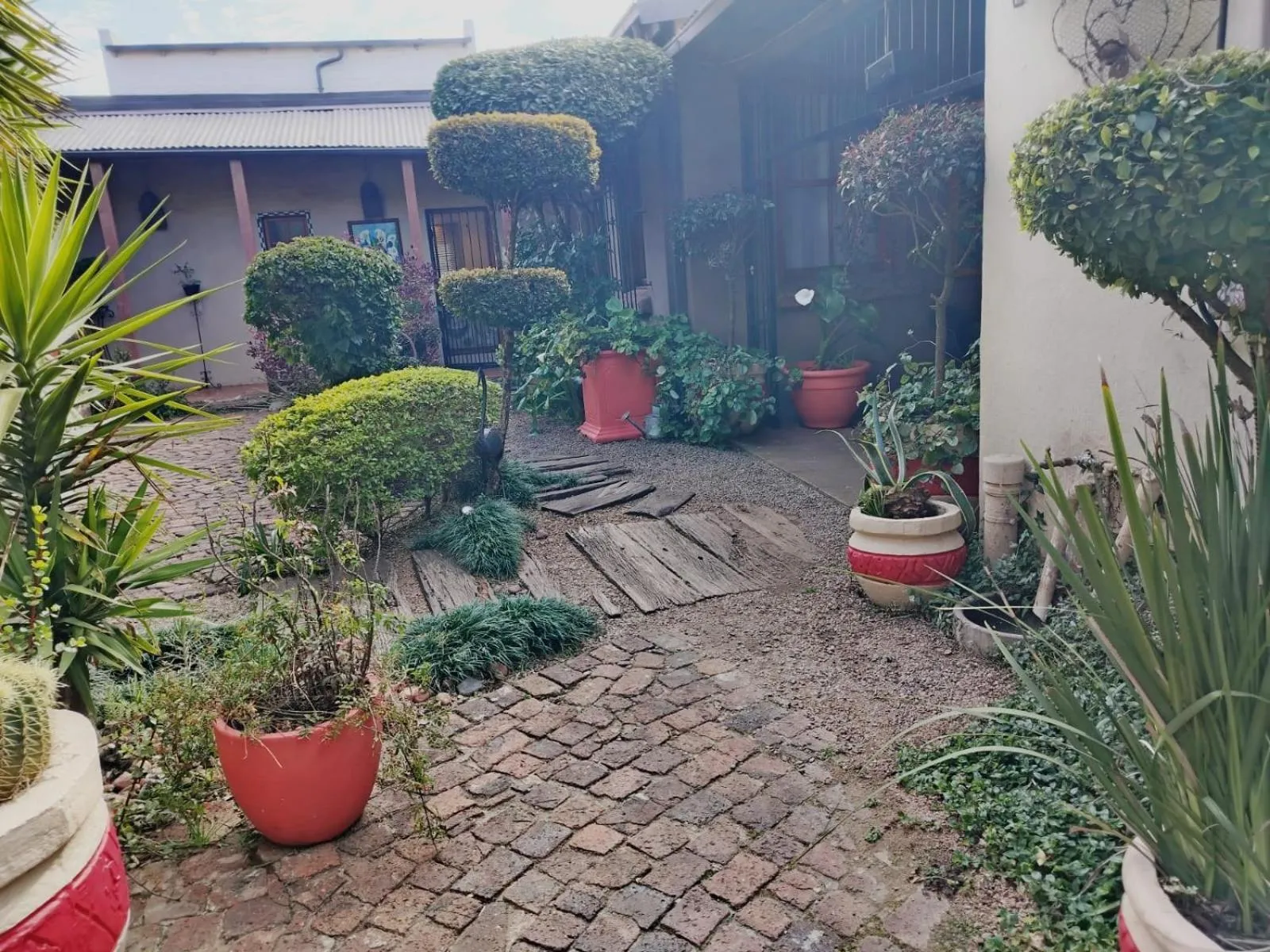 Garden in 84 on Fourth Guest House