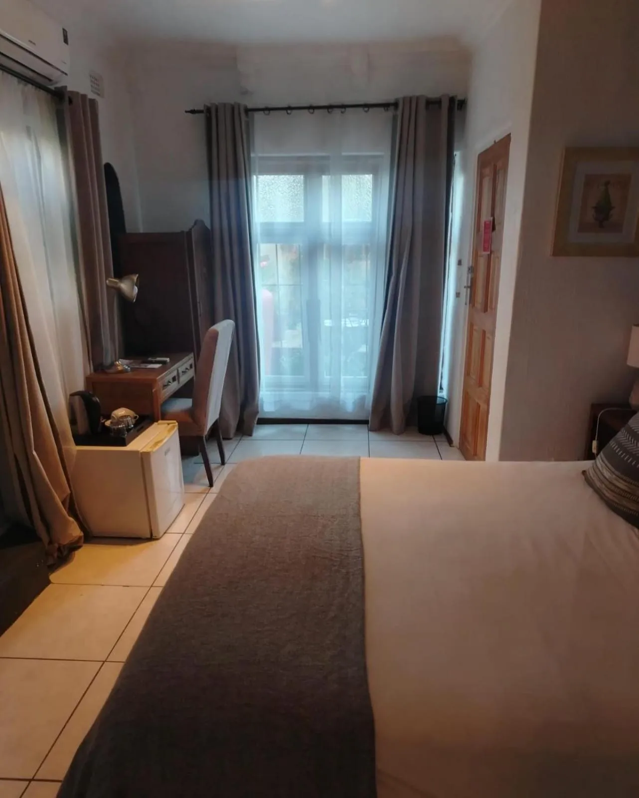 Photo of the whole room, Bed in 84 on Fourth Guest House