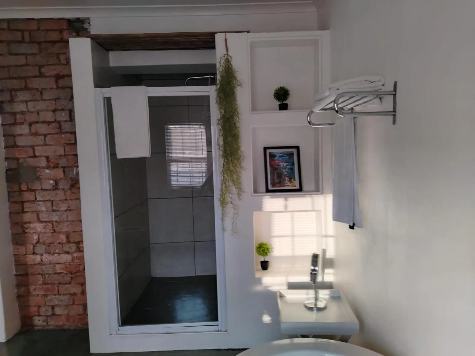 Bathroom in 84 on Fourth Guest House