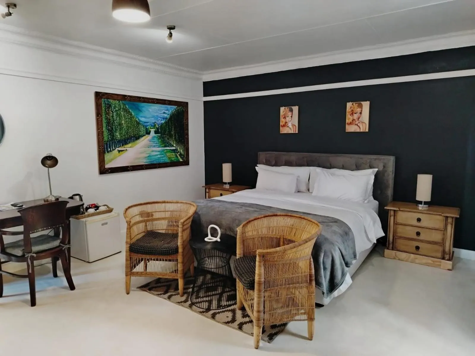 Photo of the whole room, Bed in 84 on Fourth Guest House